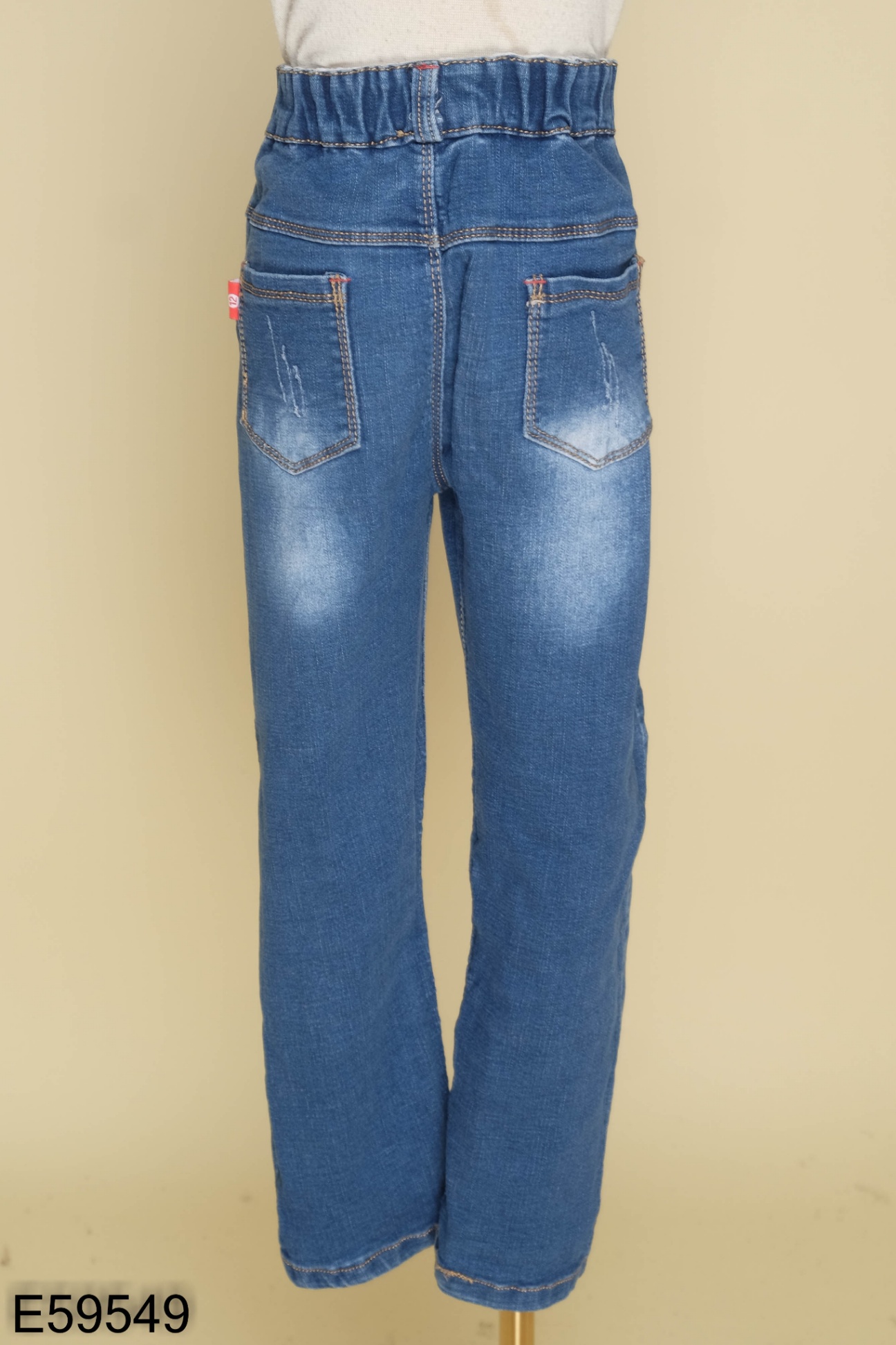 Quần jeans xanh rách