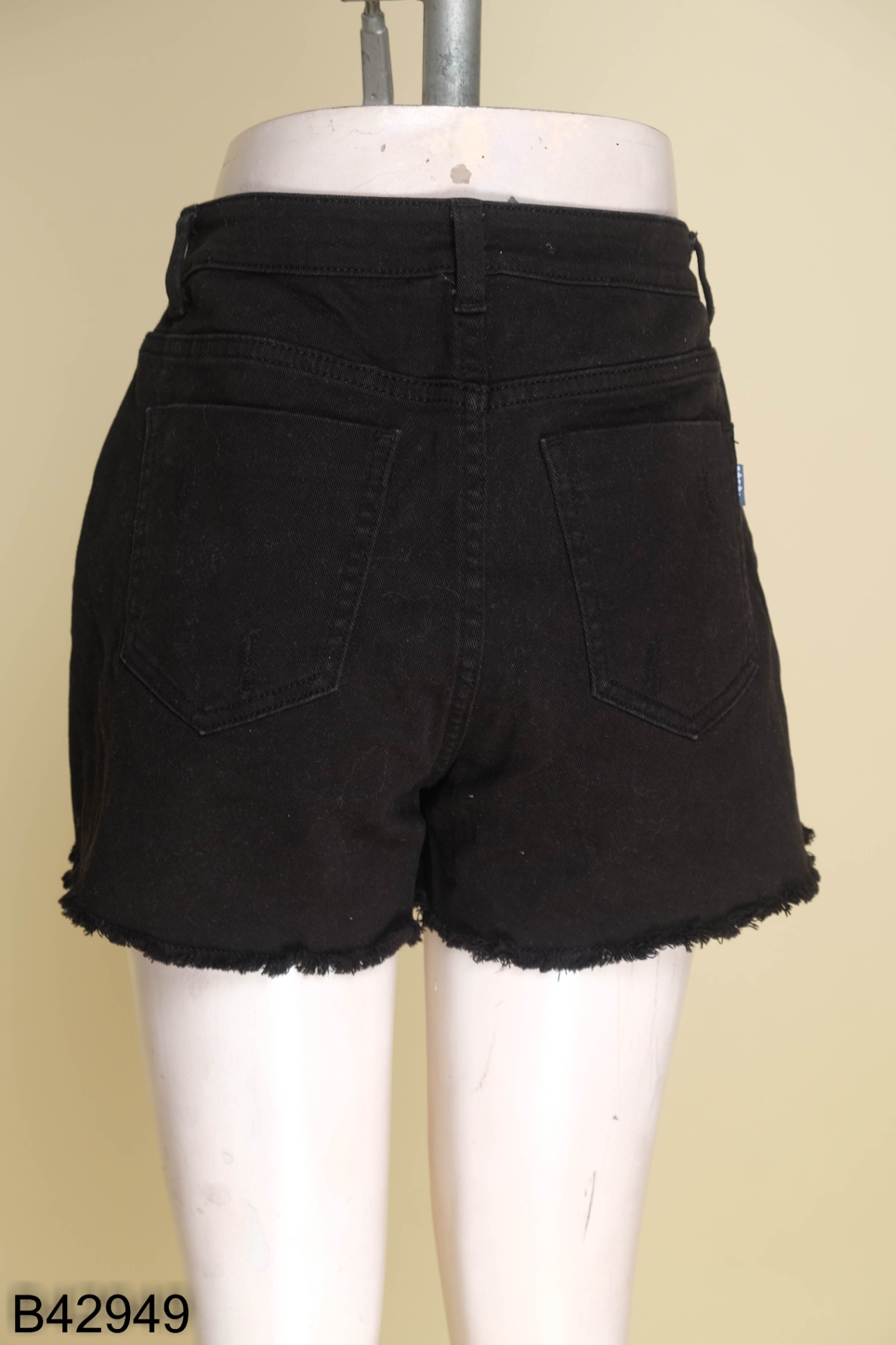 Quần shorts BÒ SỮA đen