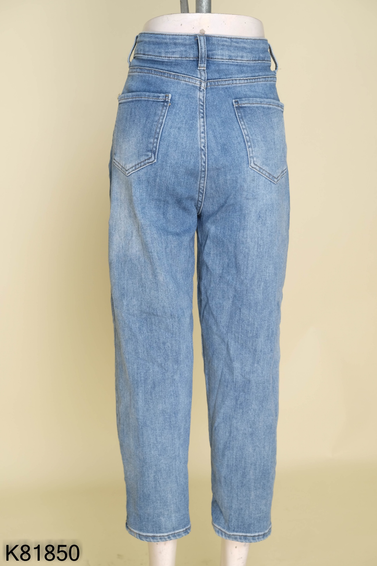 Quần jeans xanh trơn