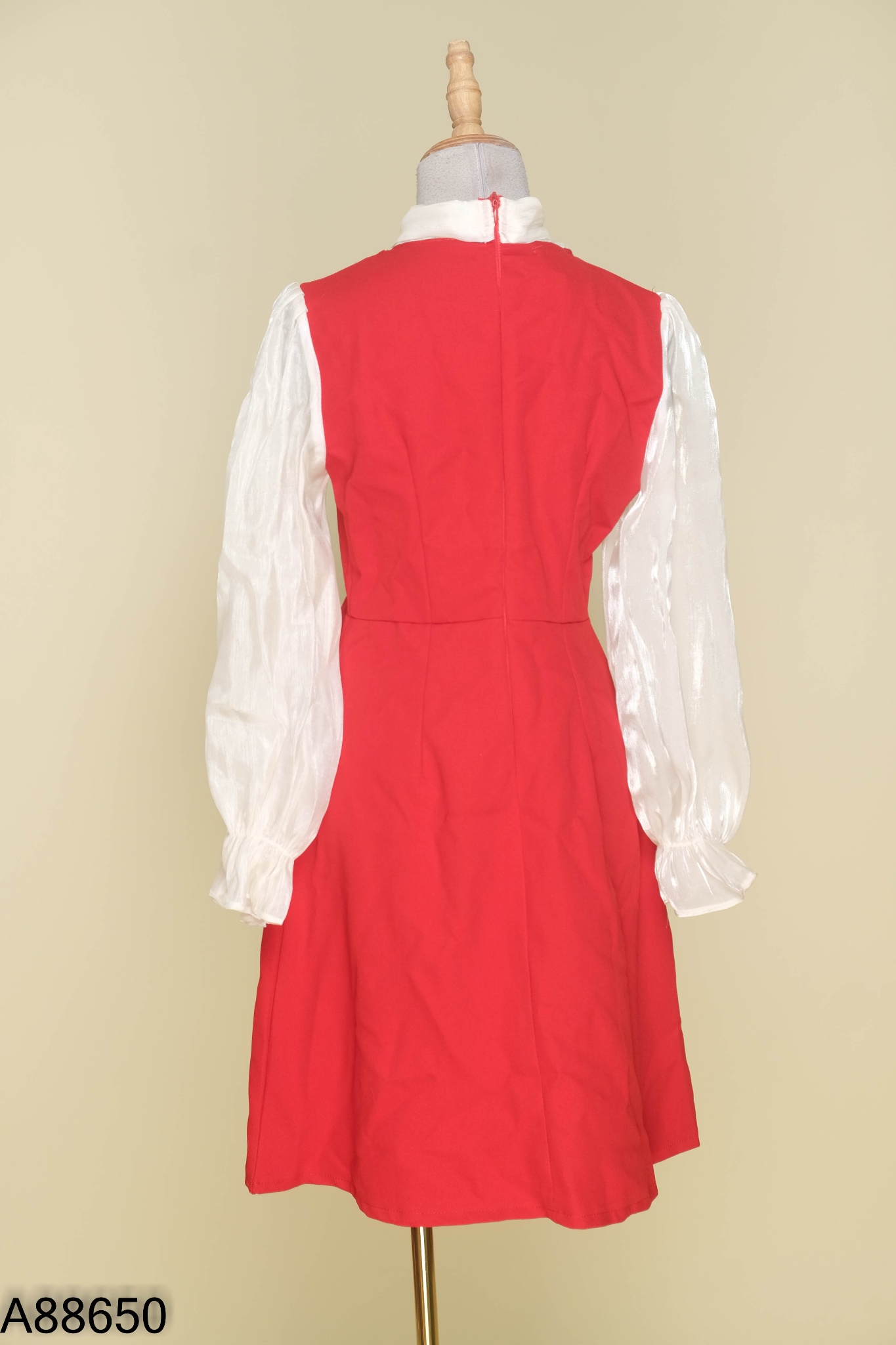 Váy đỏ tay organza be