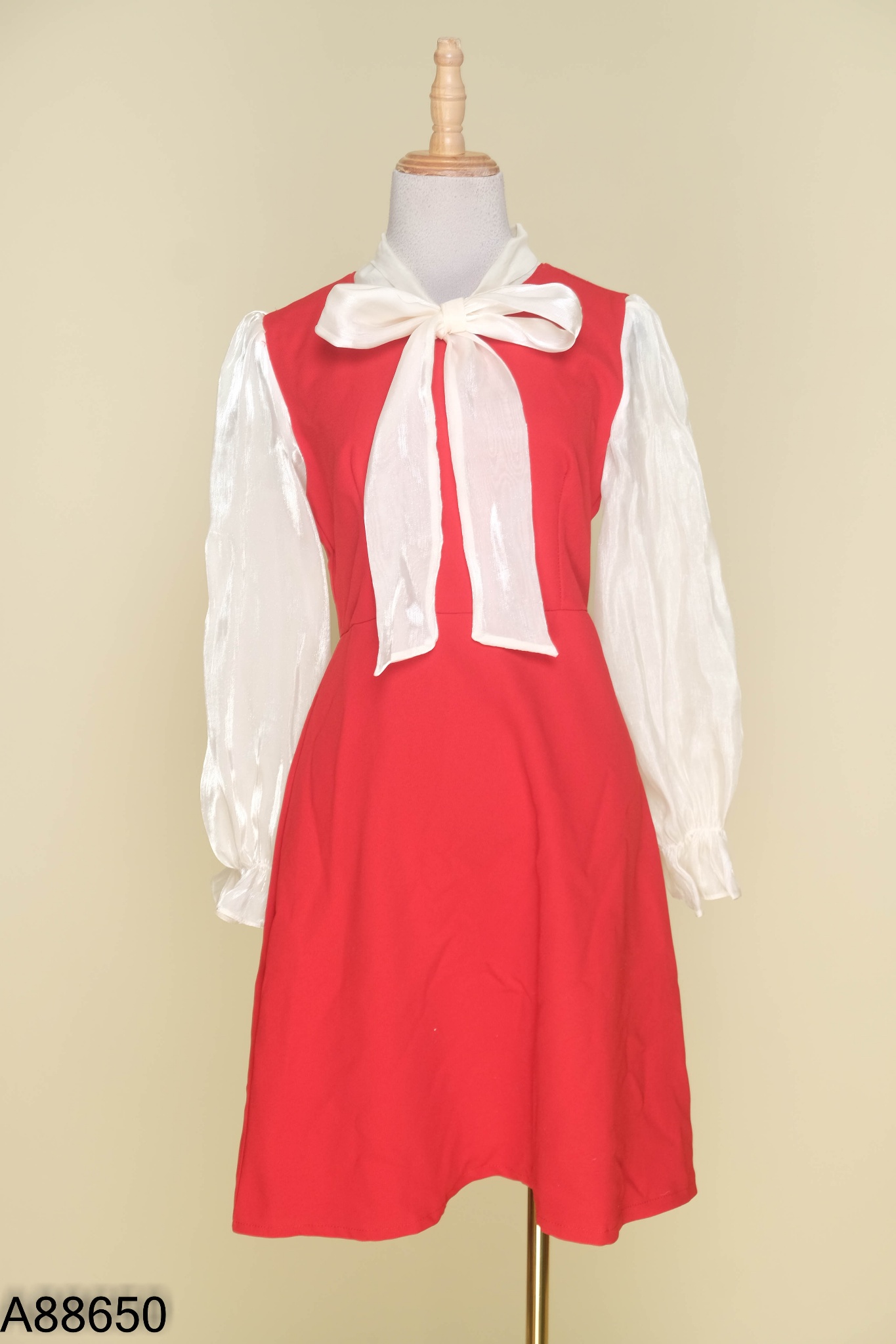 Váy đỏ tay organza be
