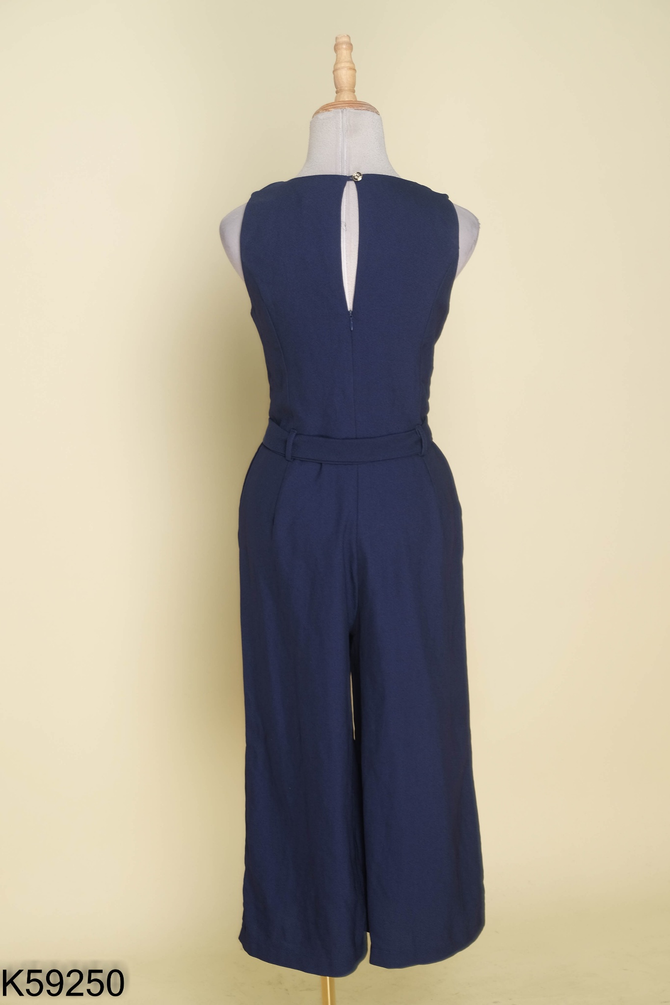Jumpsuit xanh than sát nách