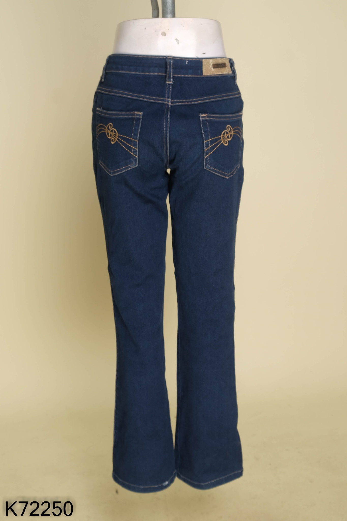 Quần jeans trơn xanh đậm