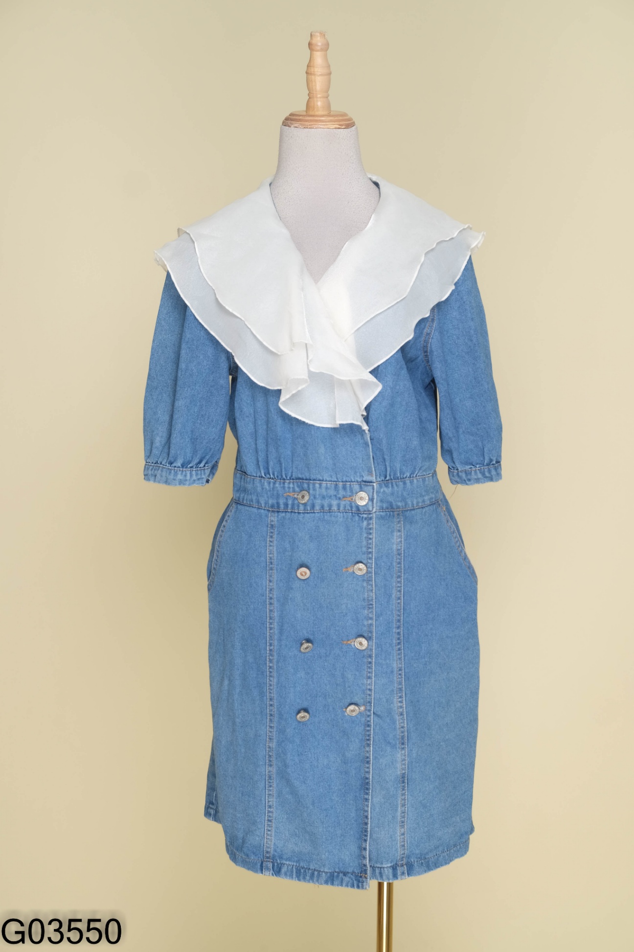 Váy jeans xanh phối bèo trắng