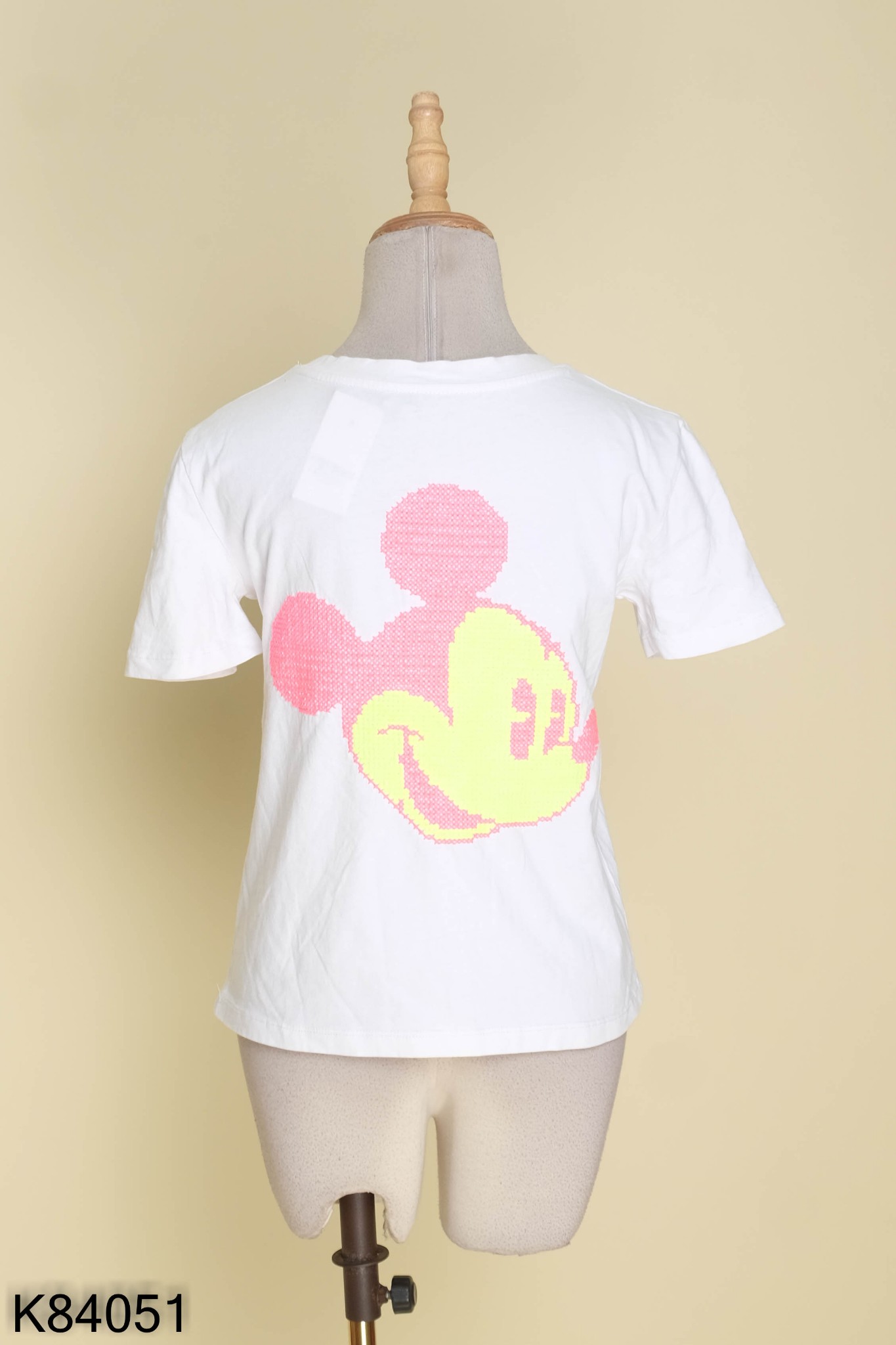 Áo trắng ZARA thêu Mickey