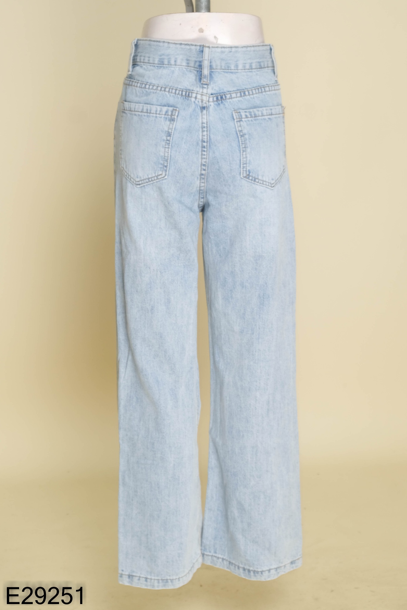 Quần jeans xanh trơn