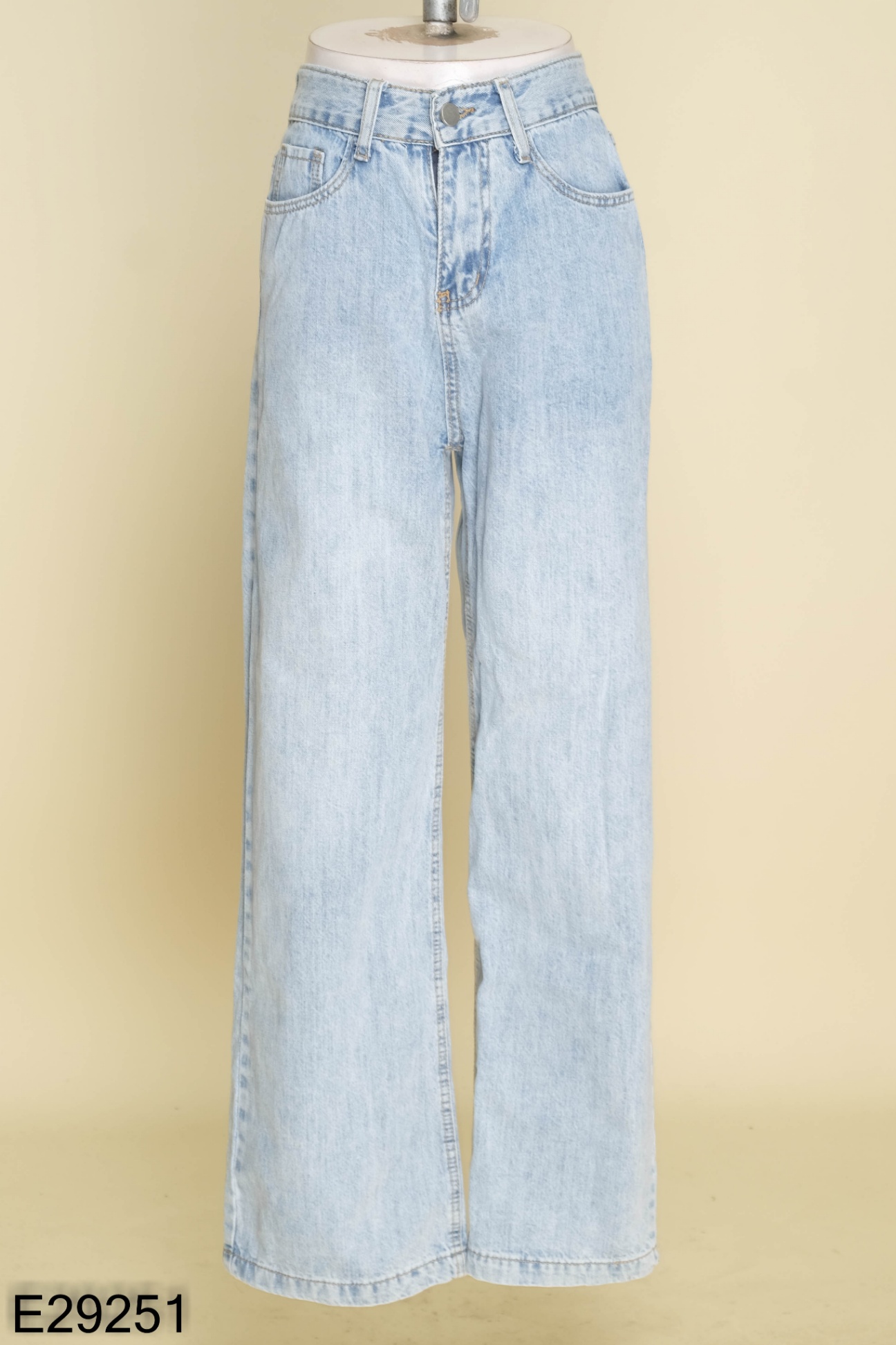 Quần jeans xanh trơn