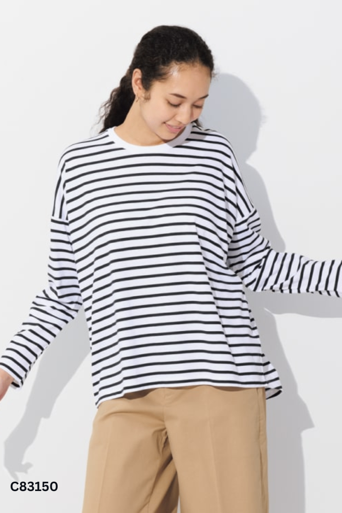 Áo UNIQLO trắng kẻ đen