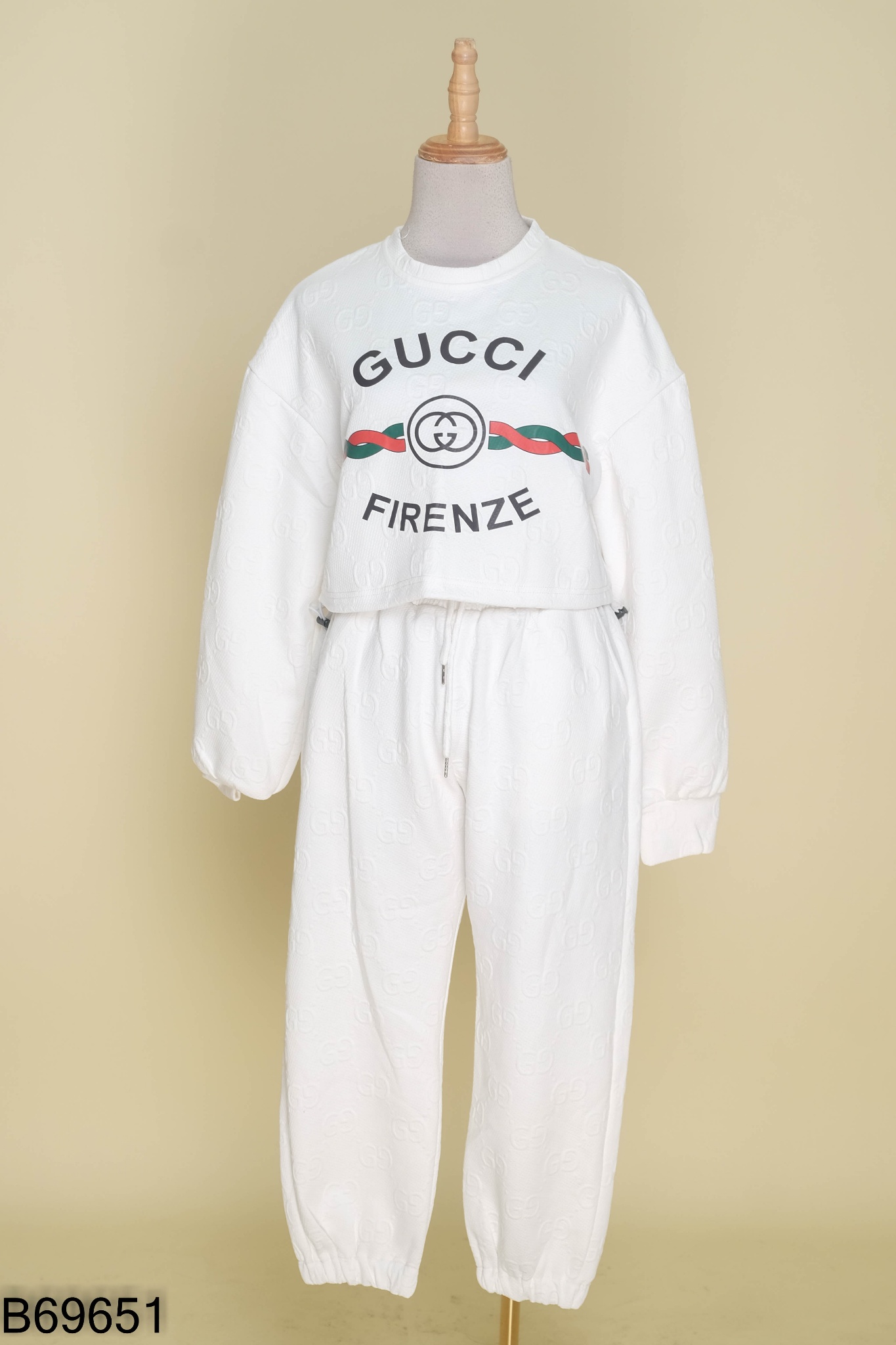 SET Áo croptop chữ + quần dài