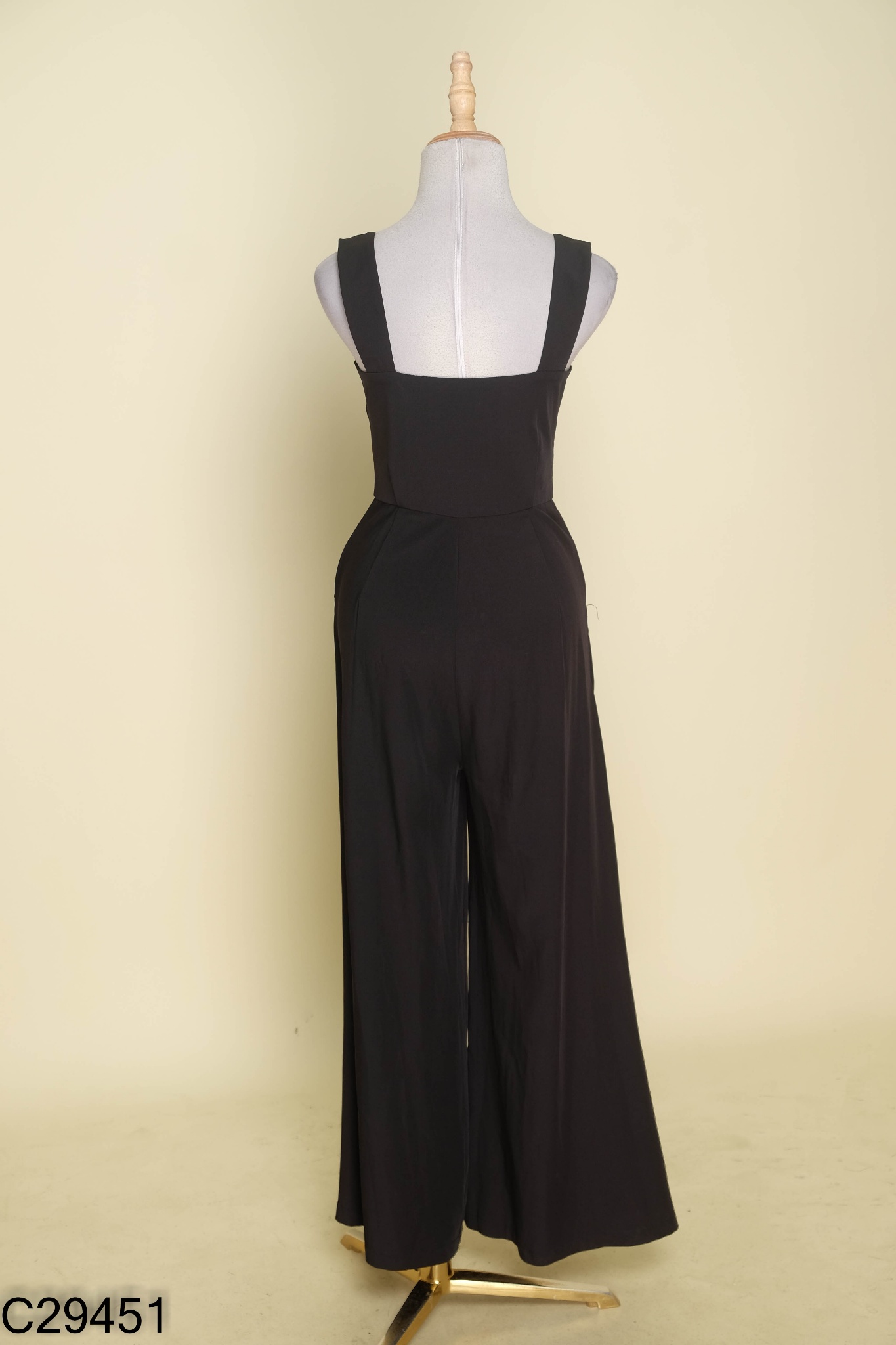 Jumpsuits đen phối cúc