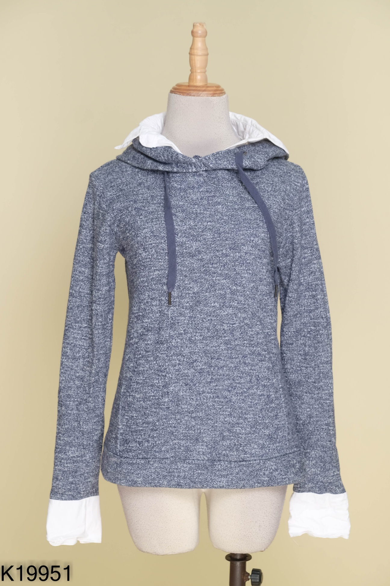 Áo hoodie BET Ladies xanh phối cổ trắng