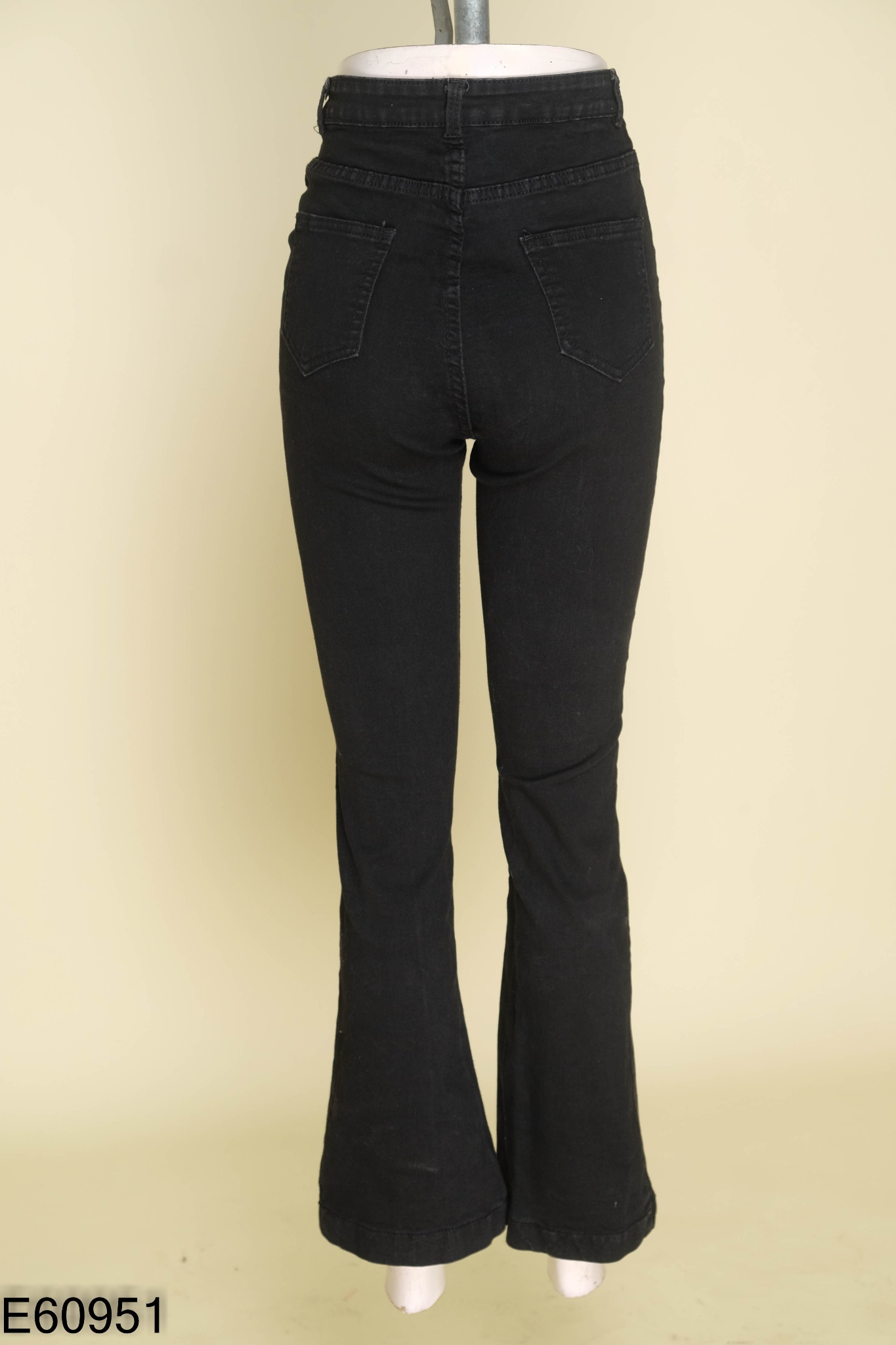 Quần jeans đen ống loe