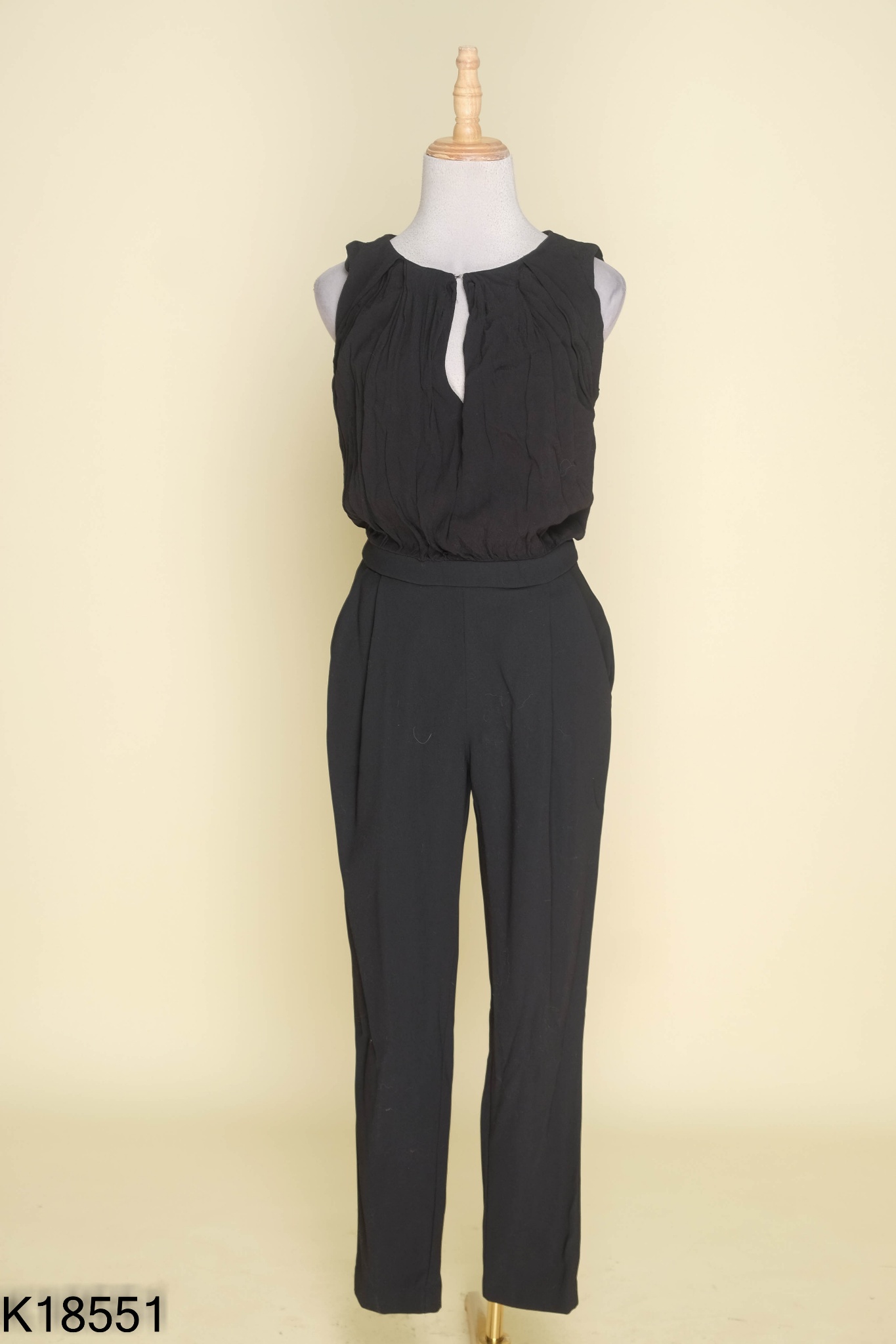 Jumpsuit MANGO đen sát nách