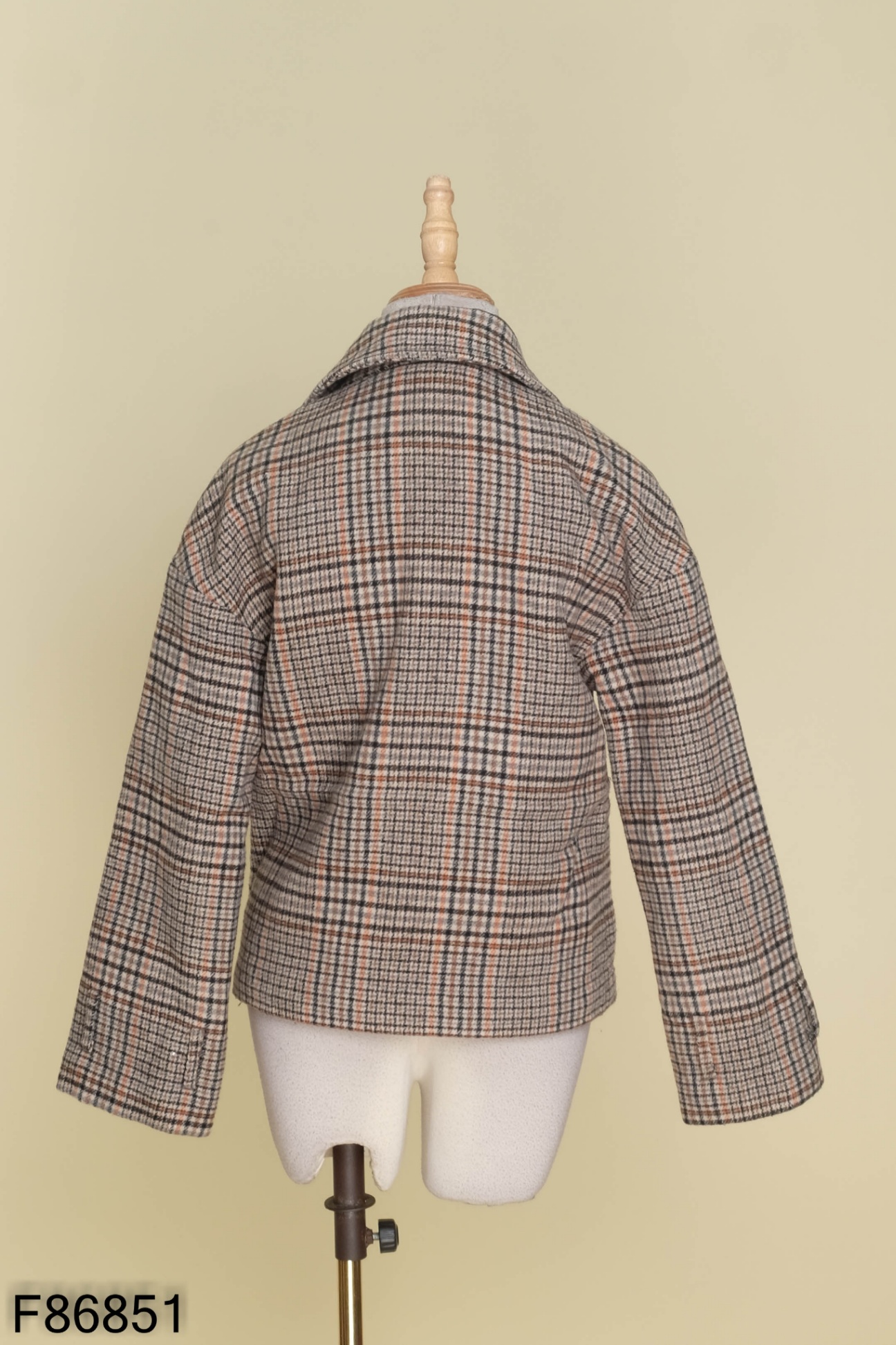 Áo khoác dạ nâu kẻ cổ vest