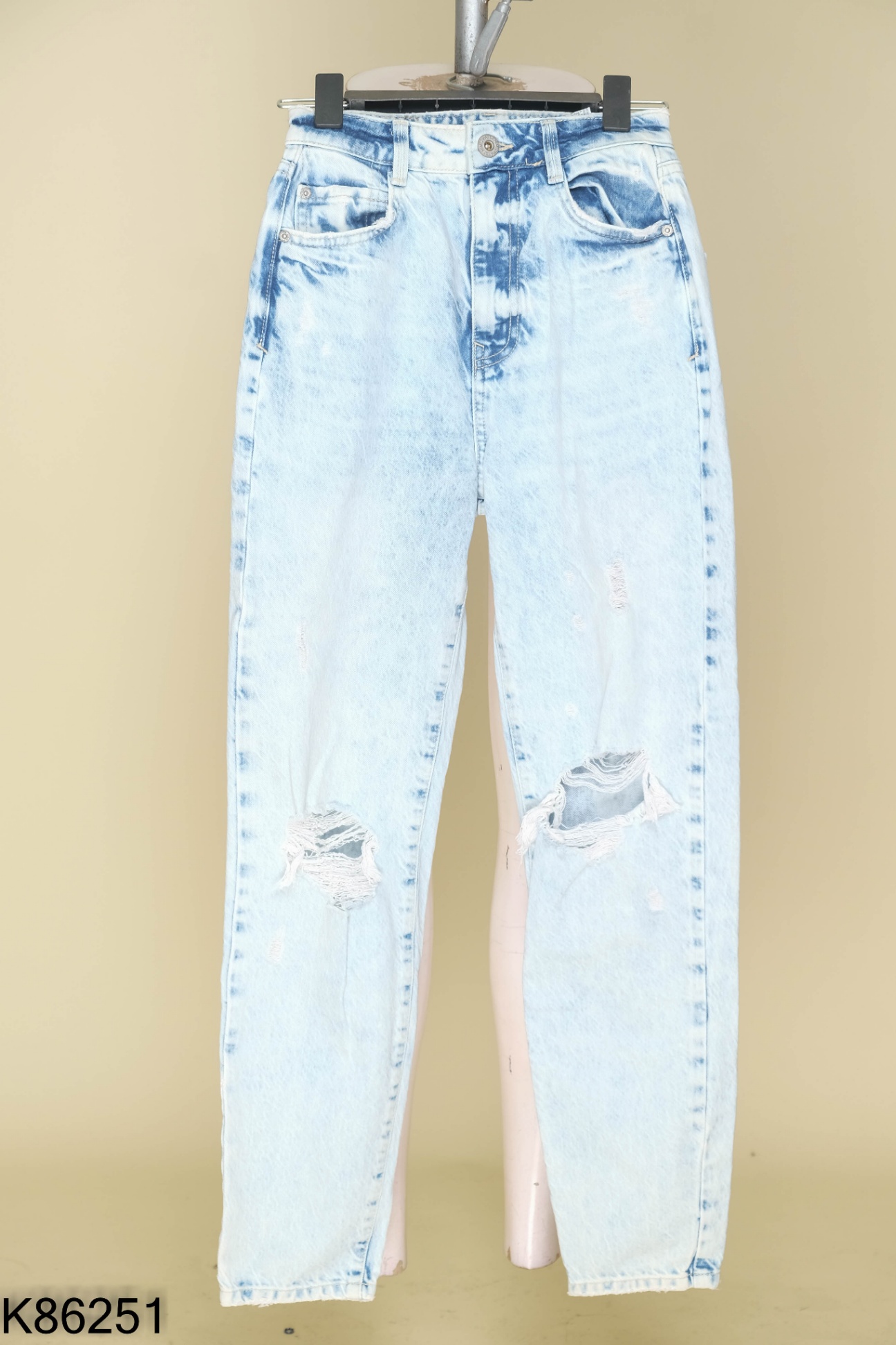 Quần jeans xanh ZARA rách gối