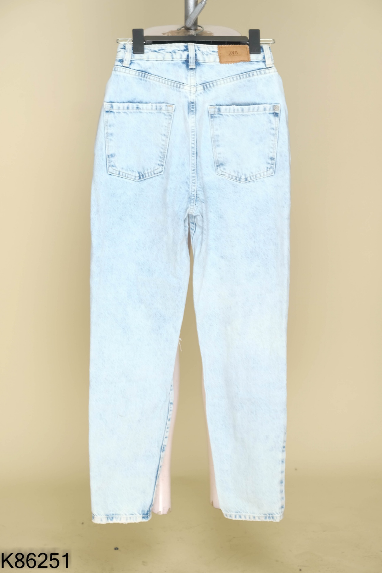 Quần jeans xanh ZARA rách gối