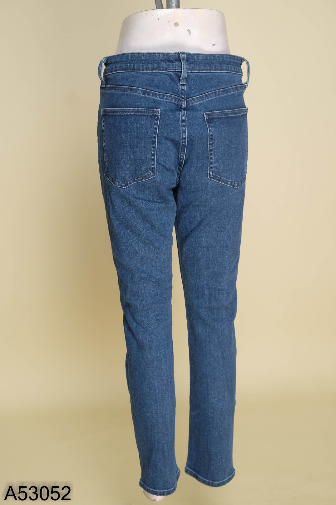 Quần jeans UNIQLO xanh trơn