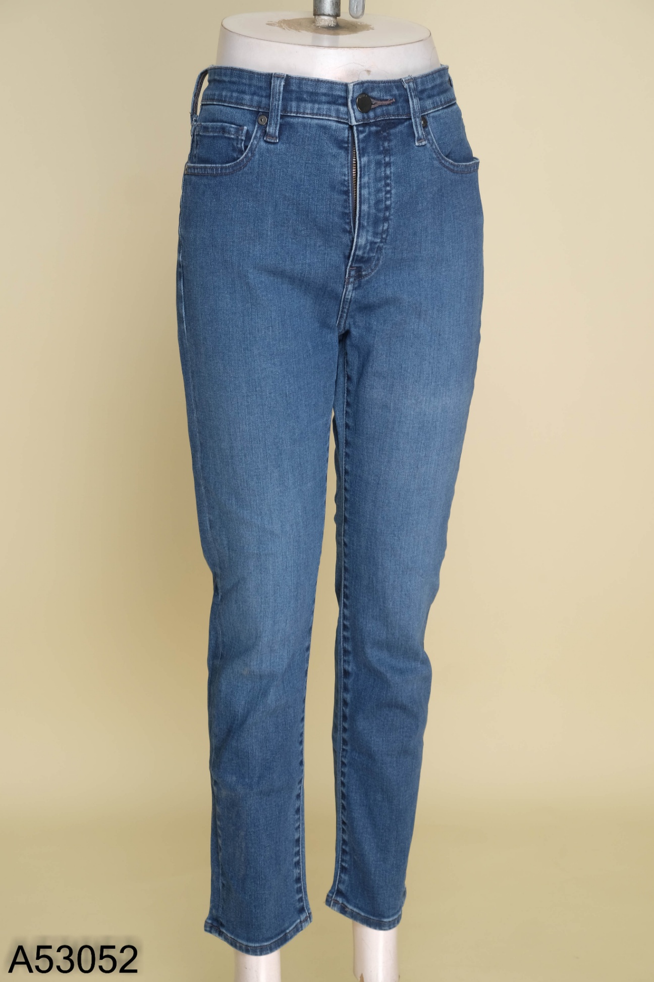 Quần jeans UNIQLO xanh trơn