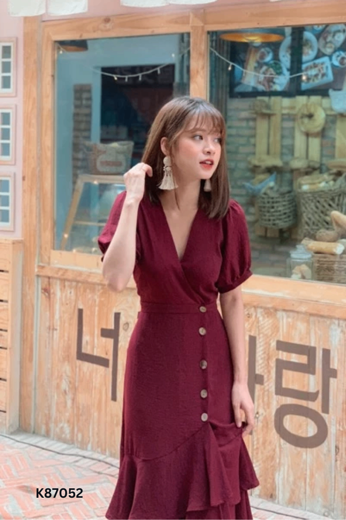Váy dài đỏ trơn cổ V