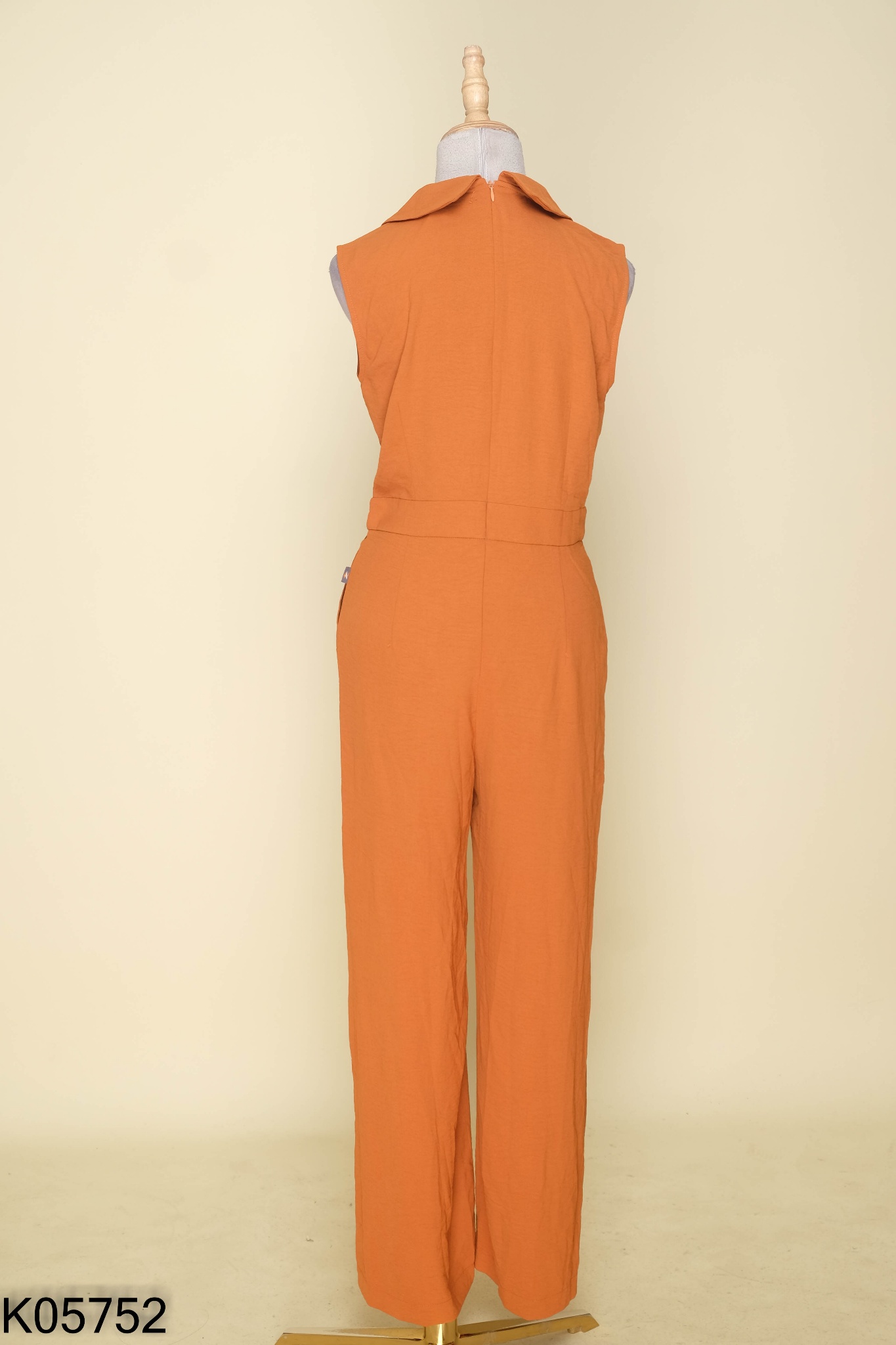 Jumpsuit sát nách nâu trơn