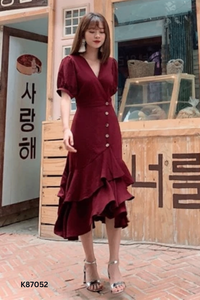 Váy dài đỏ trơn cổ V