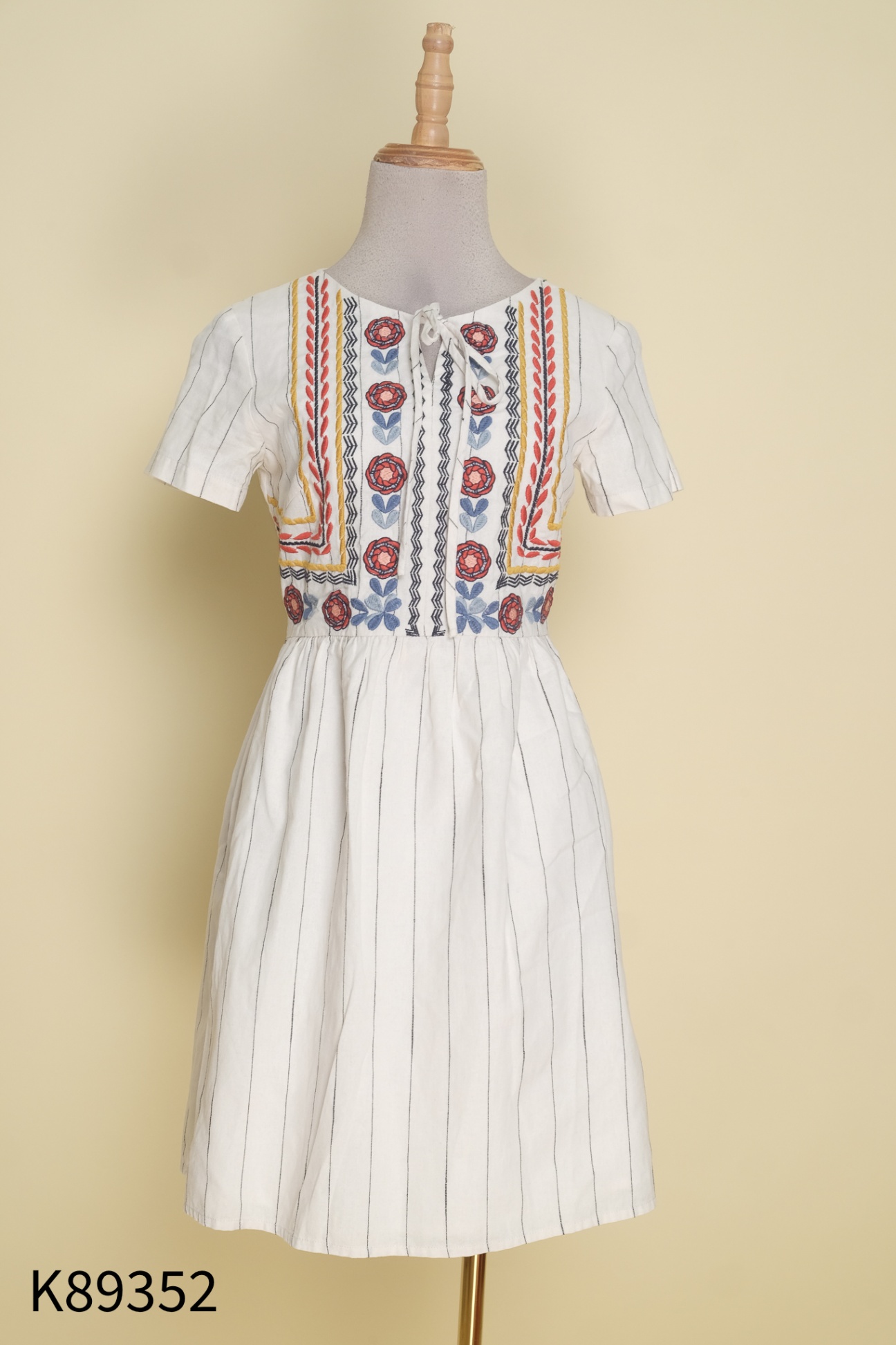 Váy ADORE DRESS linen thêu hoa