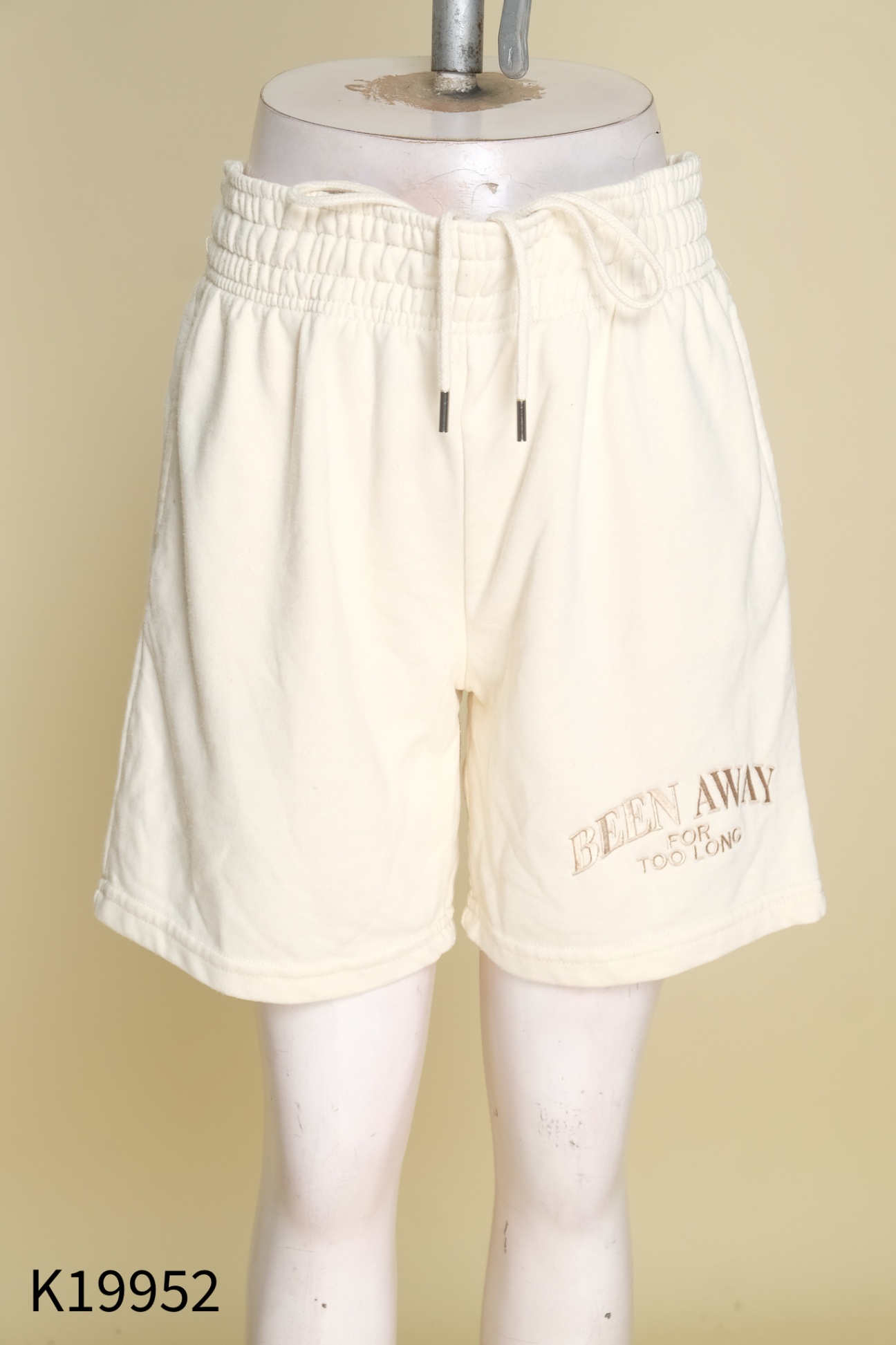 Quần short BERSHKA be