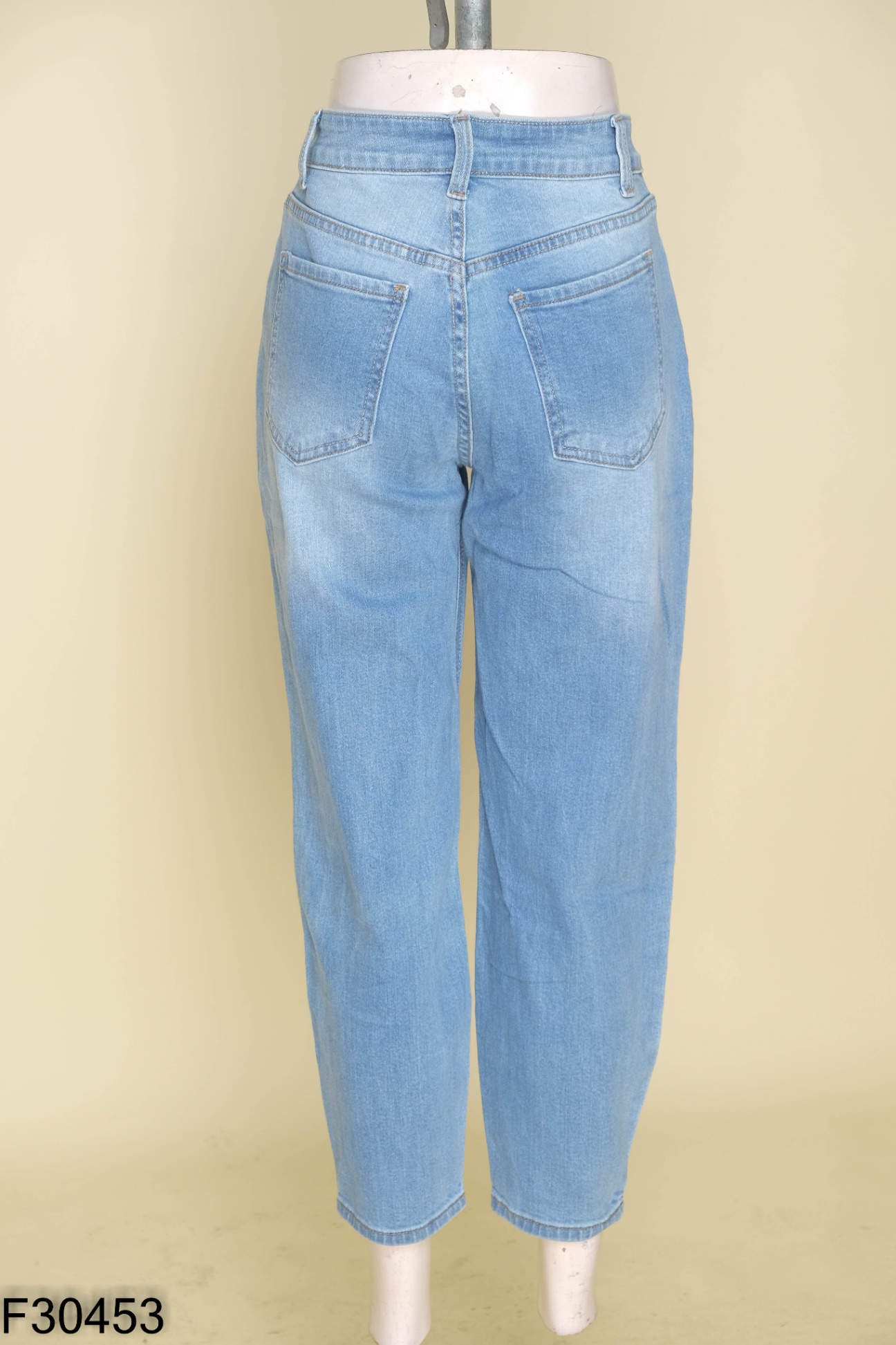 Quần jeans xanh trơn