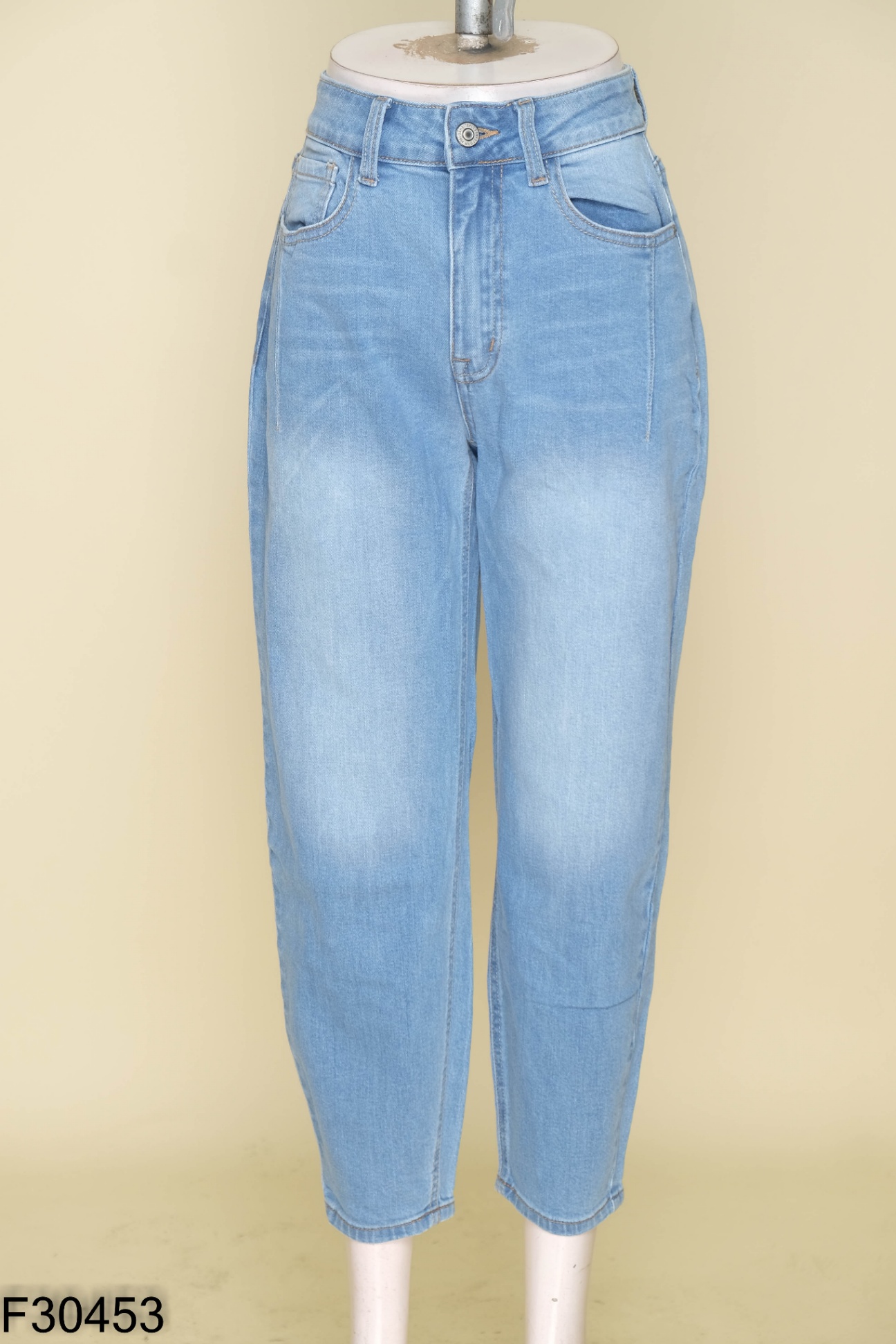 Quần jeans xanh trơn