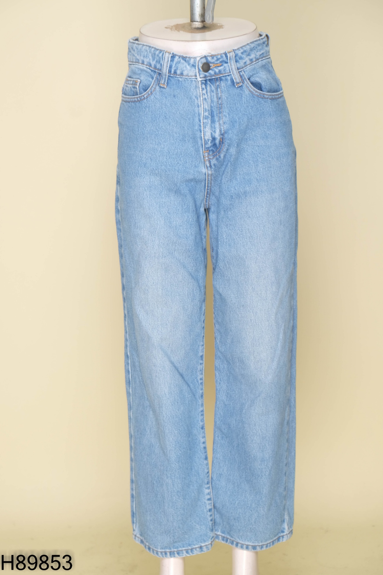 Quần jeans xanh trơn