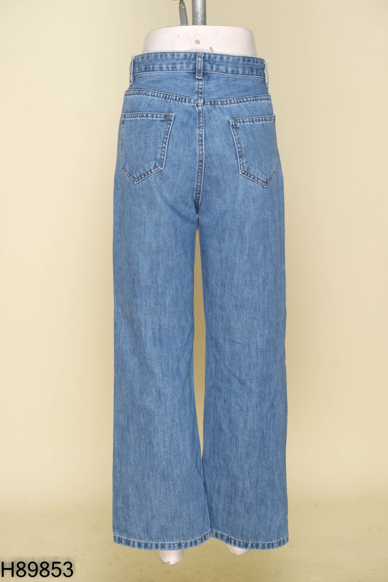 Quần jeans xanh dáng baggy