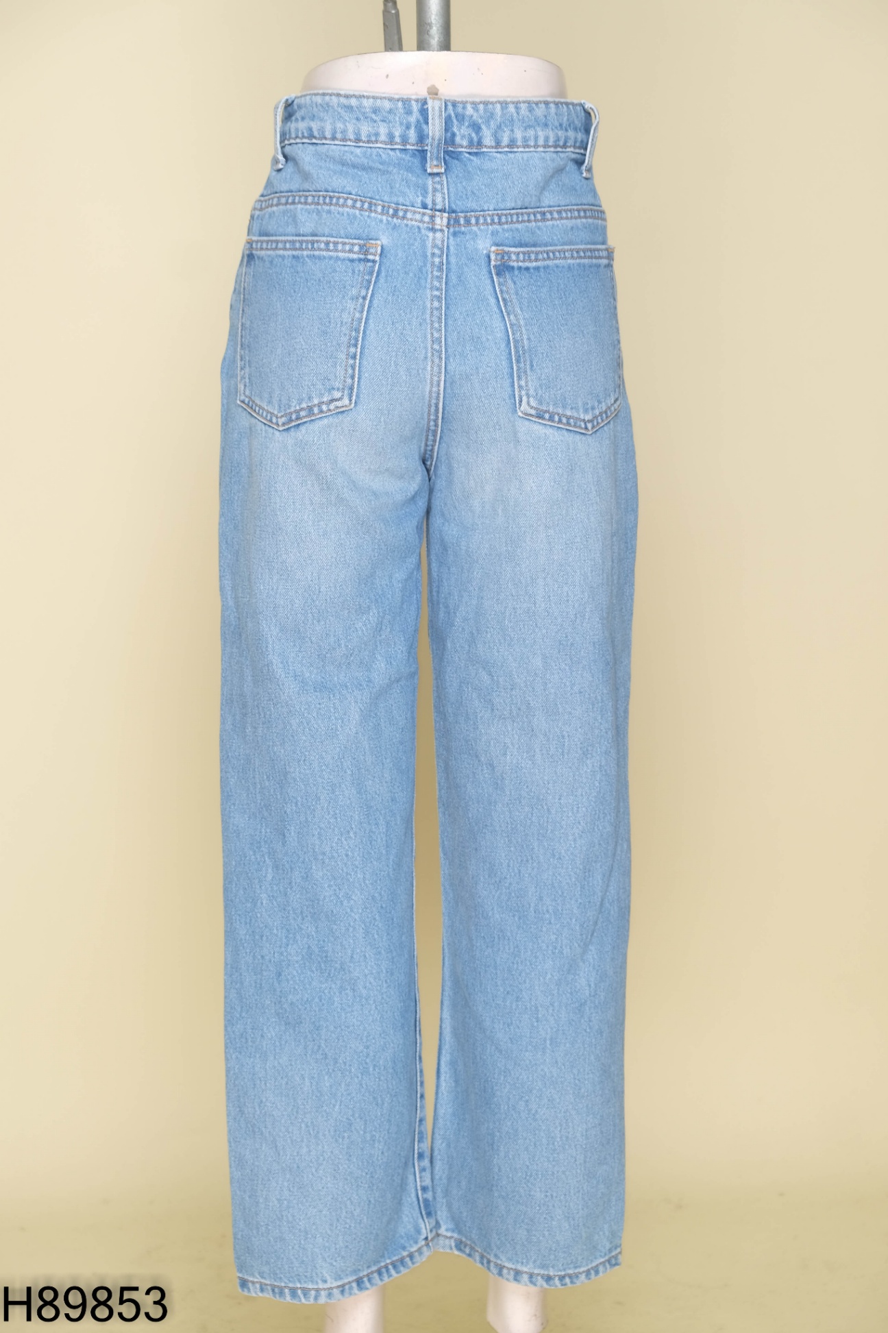 Quần jeans xanh trơn