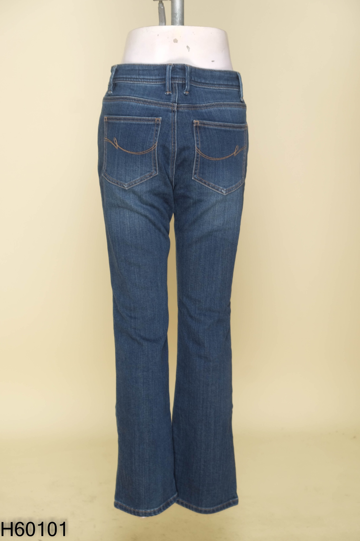 Quần jeans xanh trơn