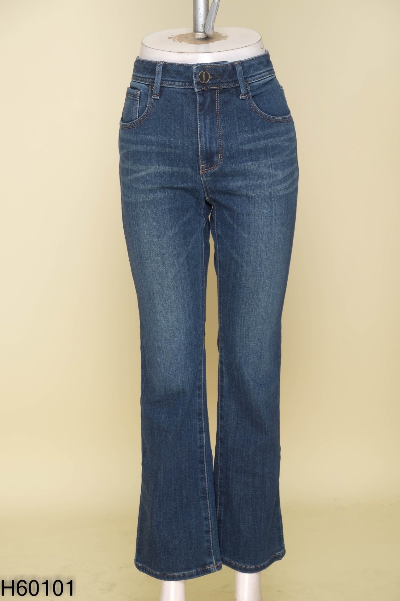 Quần jeans xanh trơn