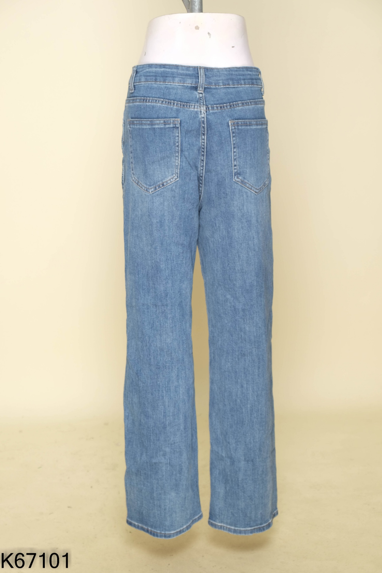 Quần jeans xanh trơn xẻ gấu