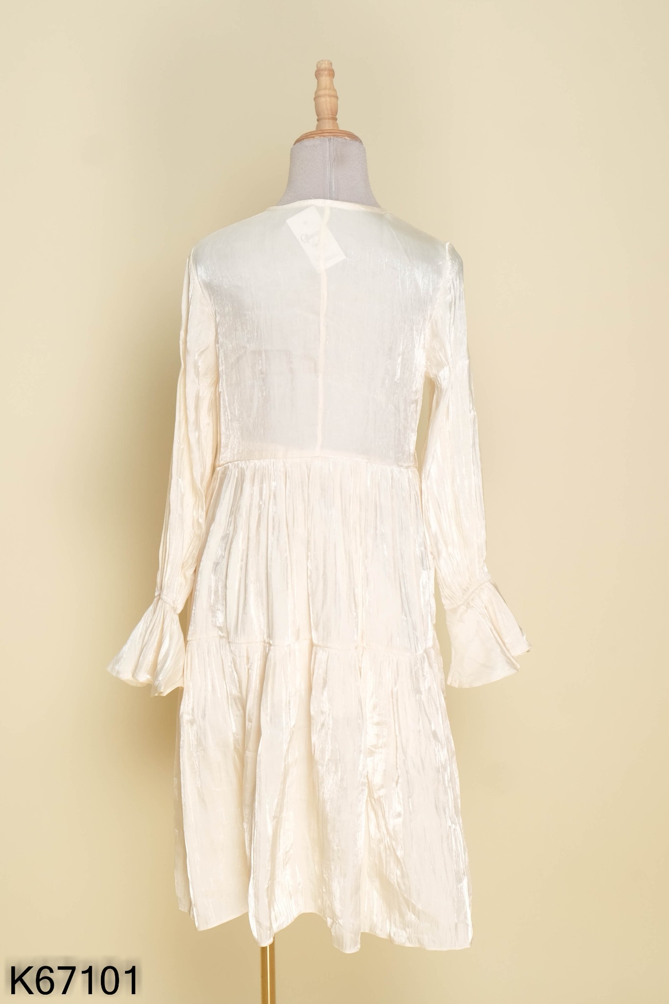 Váy organza be phối cúc