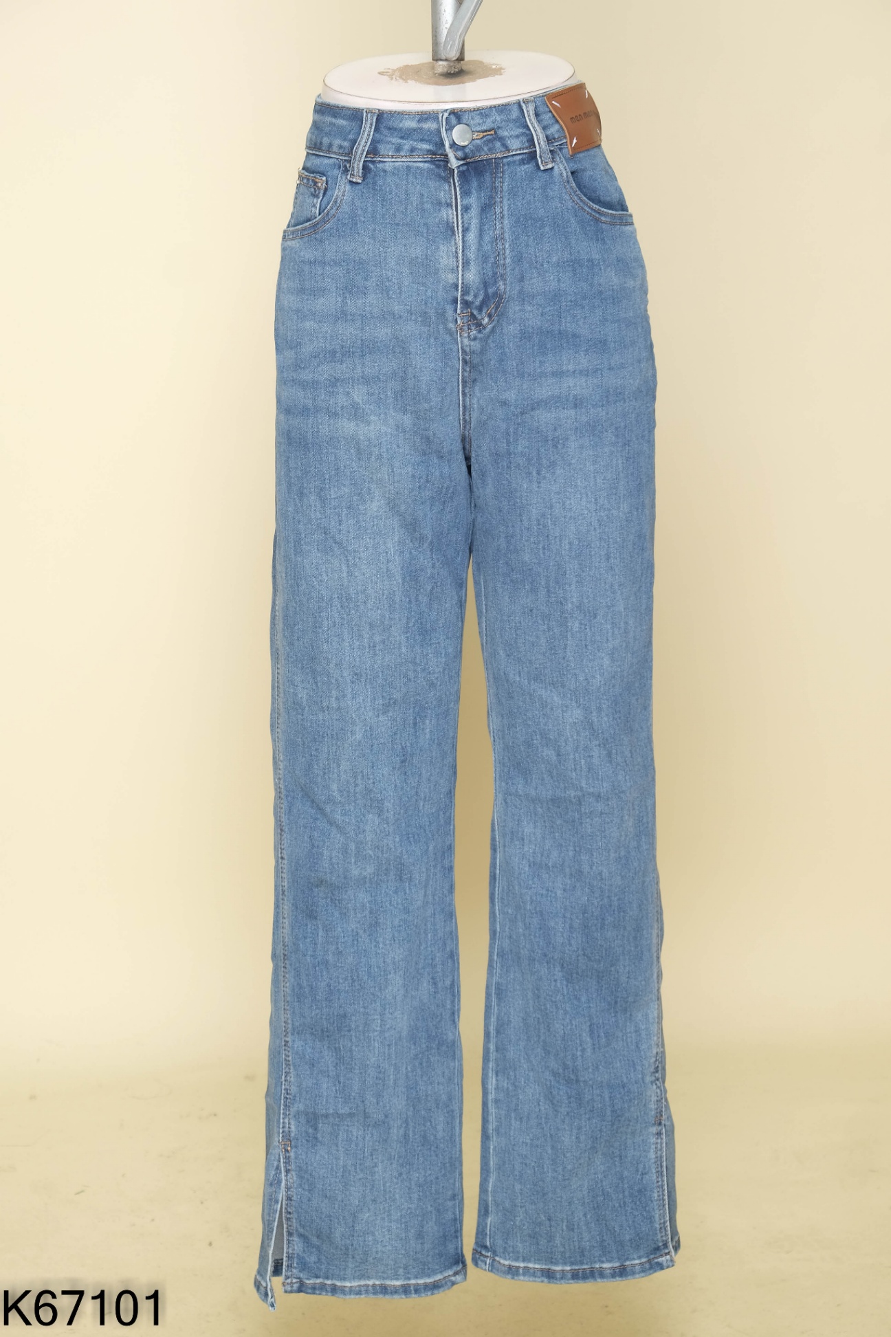 Quần jeans xanh trơn xẻ gấu