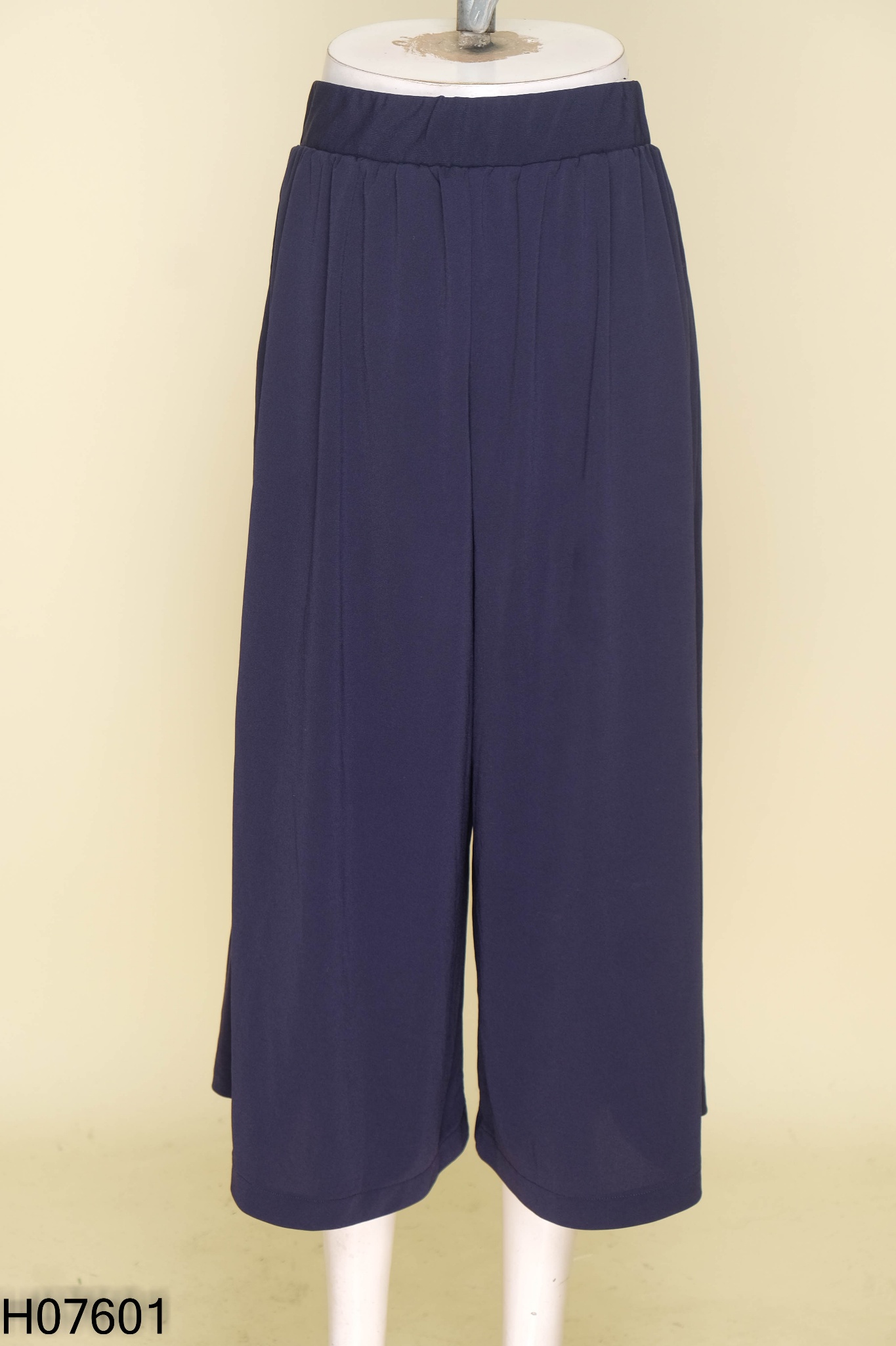 Quần culottes UNIQLO xanh than trơn