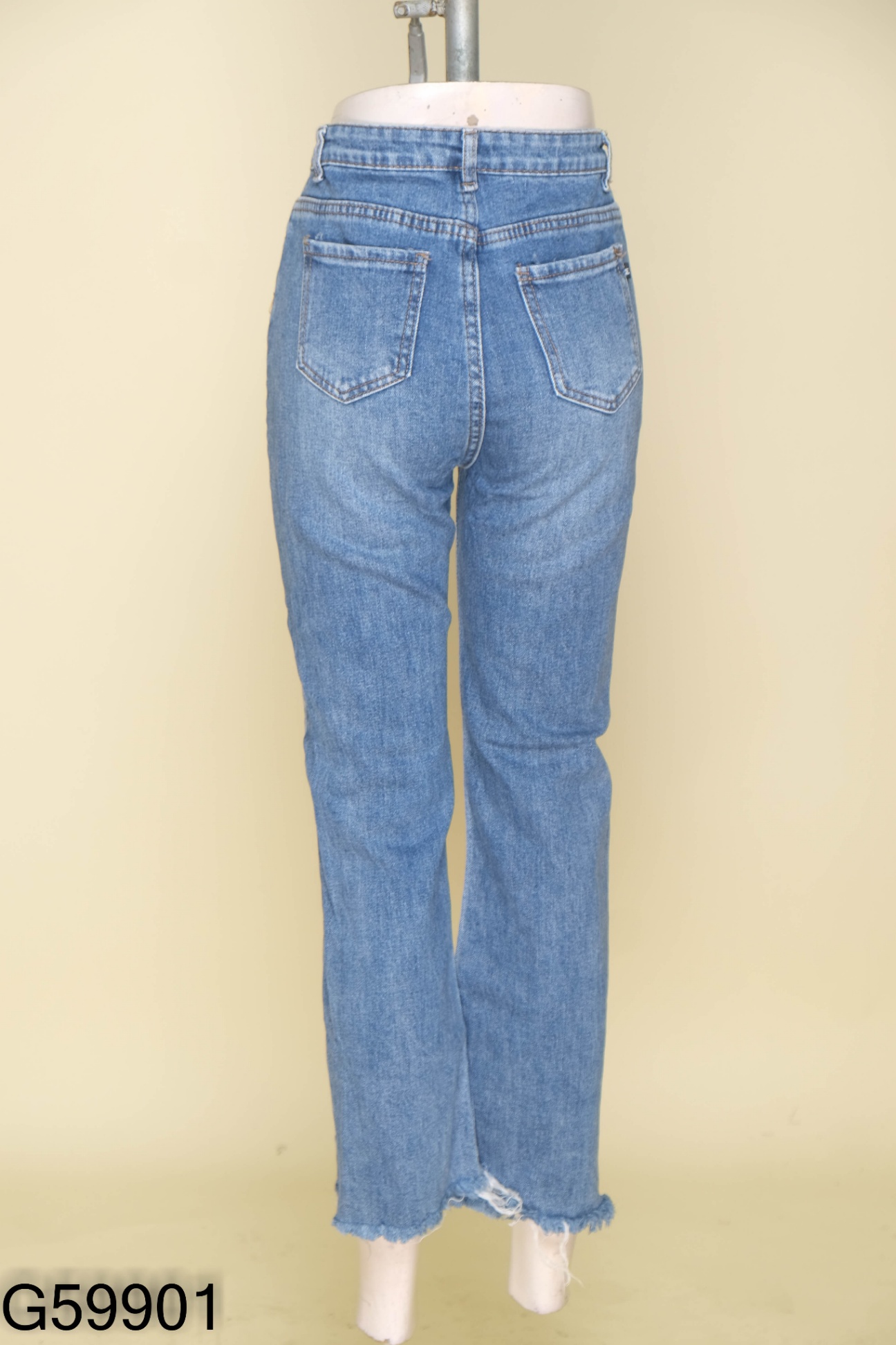 Quần jeans xanh trơn gấu tua rua