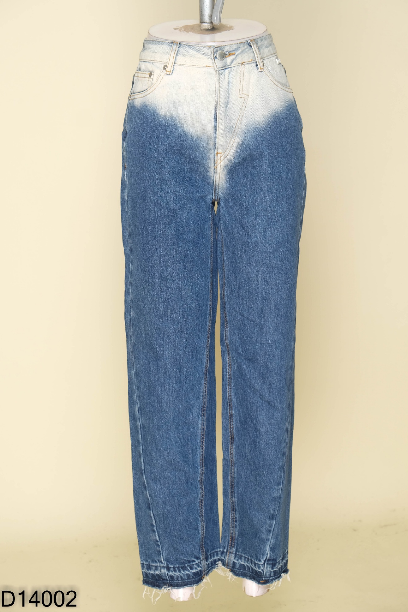 Quần jeans xanh phối be