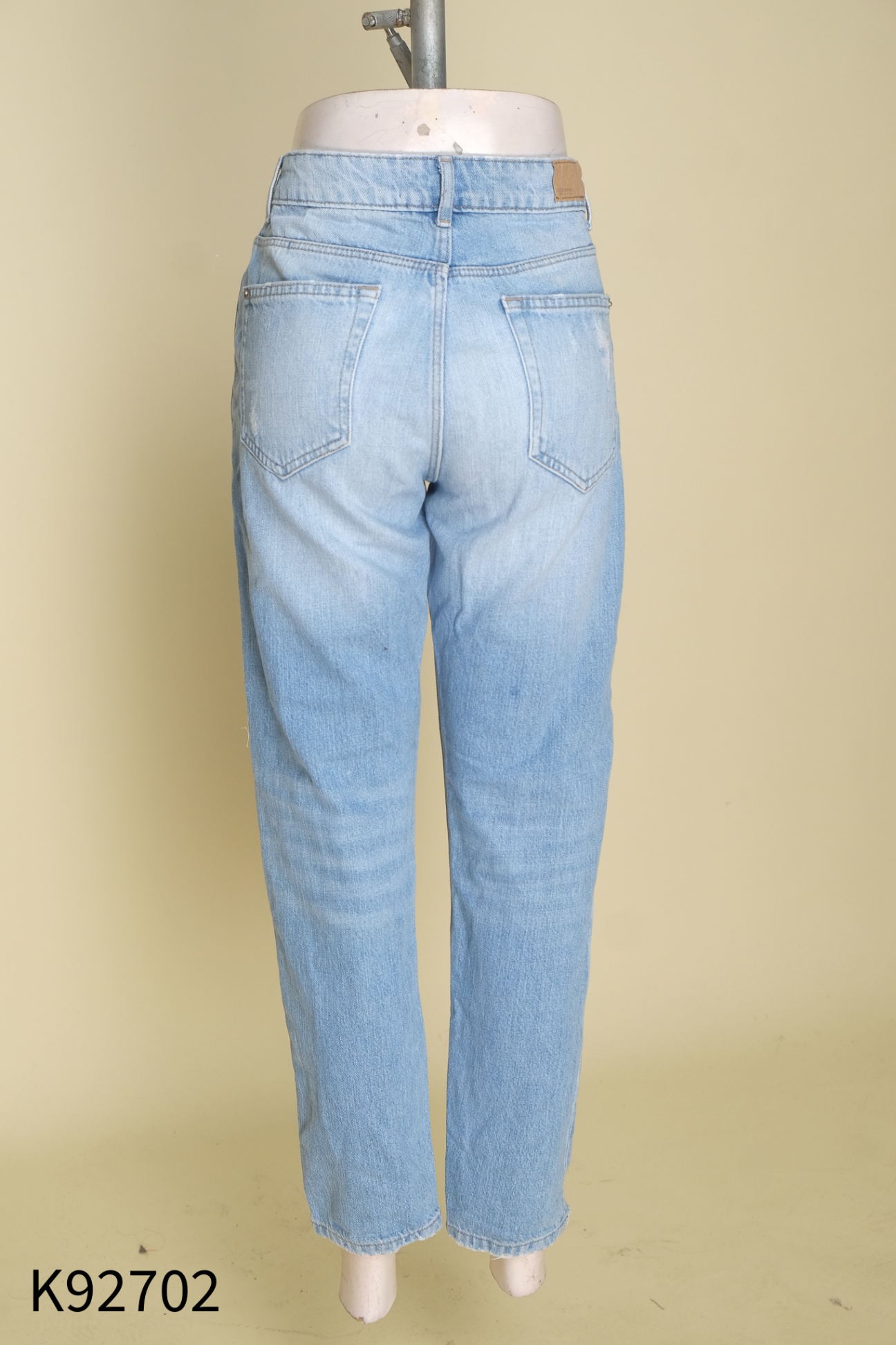 Quần jeans RESERVED xanh rách