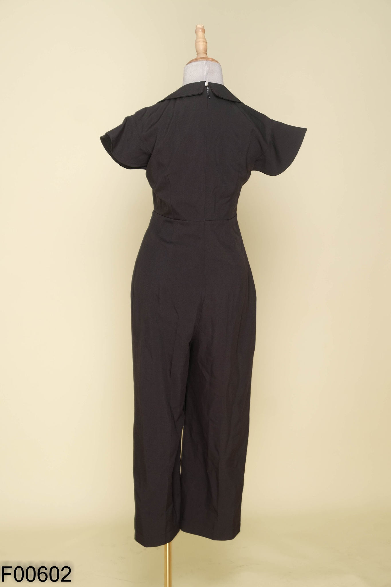 Jumpsuits đen CCHAT phối cúc