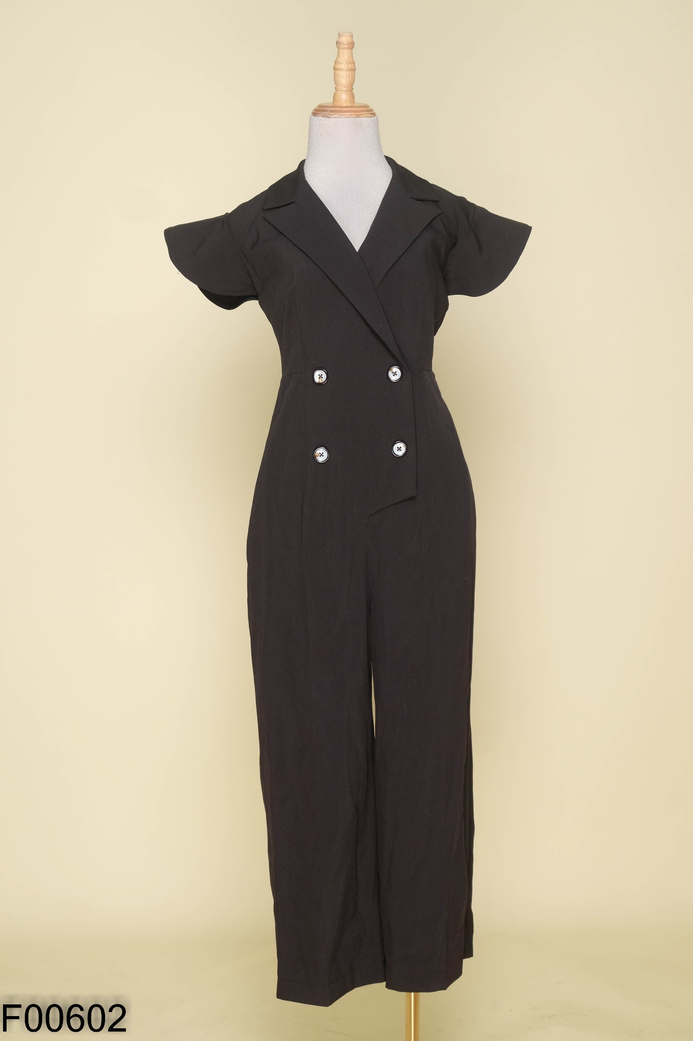 Jumpsuits đen CCHAT phối cúc