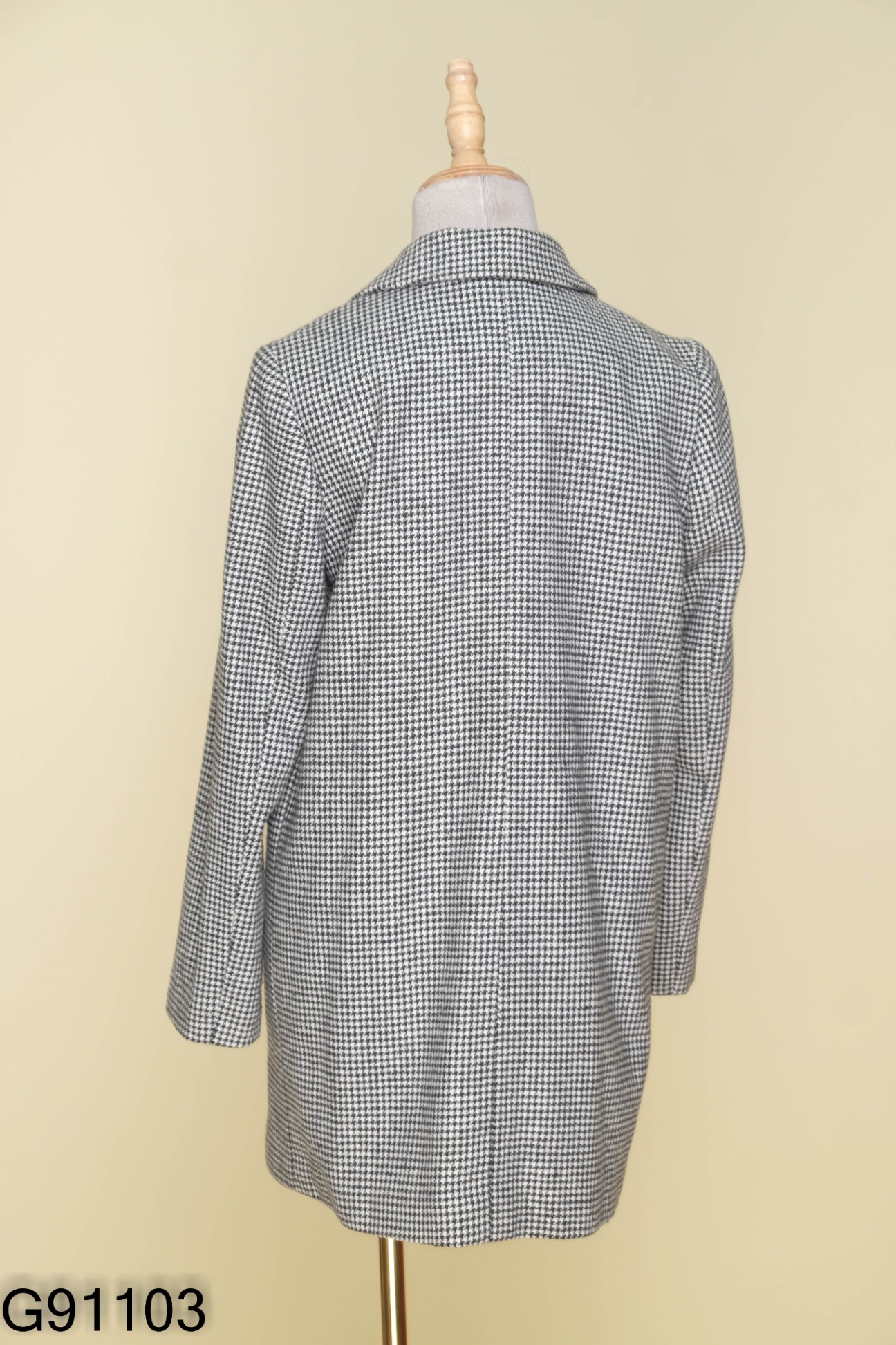 Áo blazer ADORE DRESS đen be họa tiết