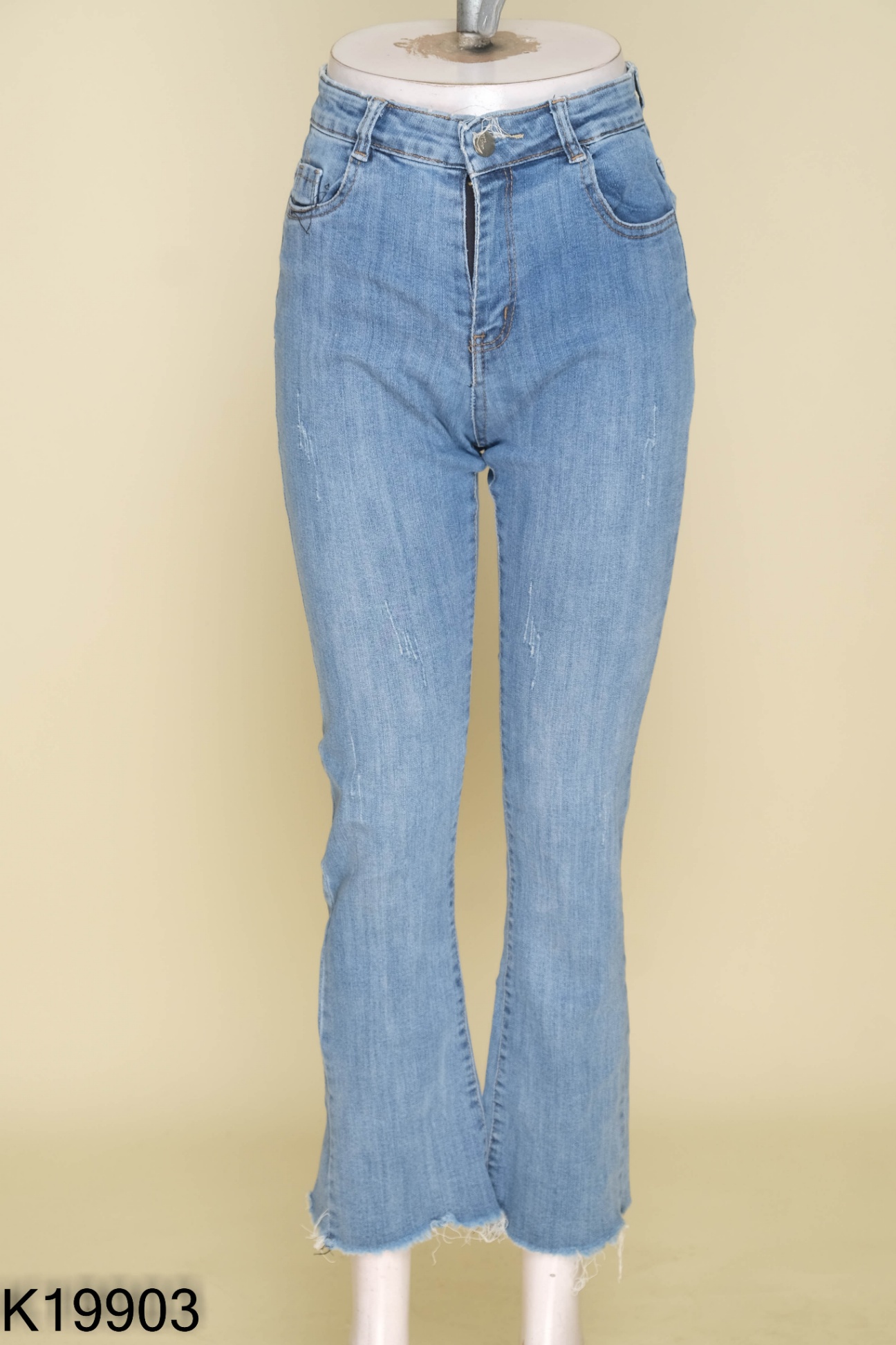 Quần jeans xanh xước