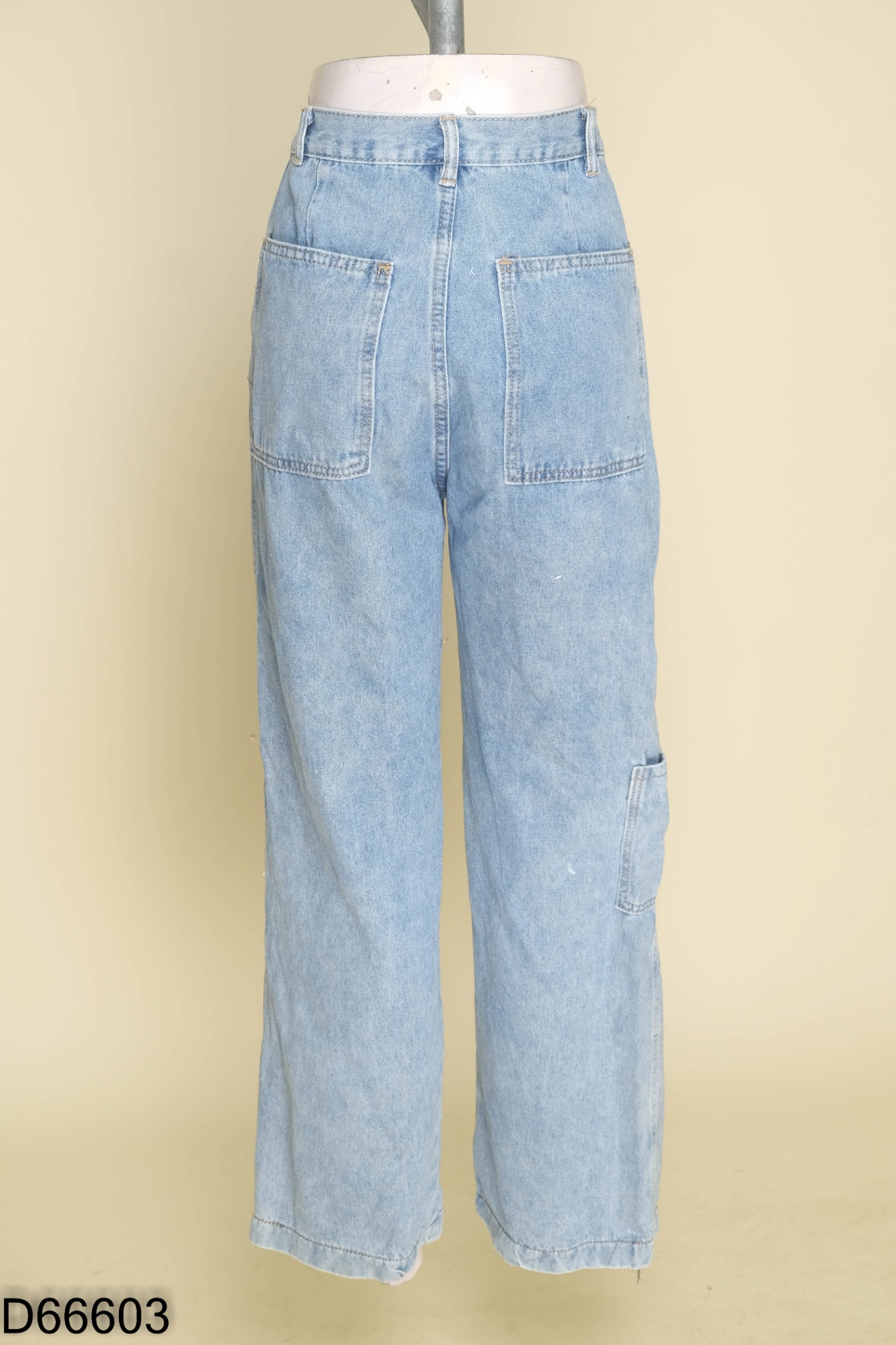 Quần jeans xanh túi sườn