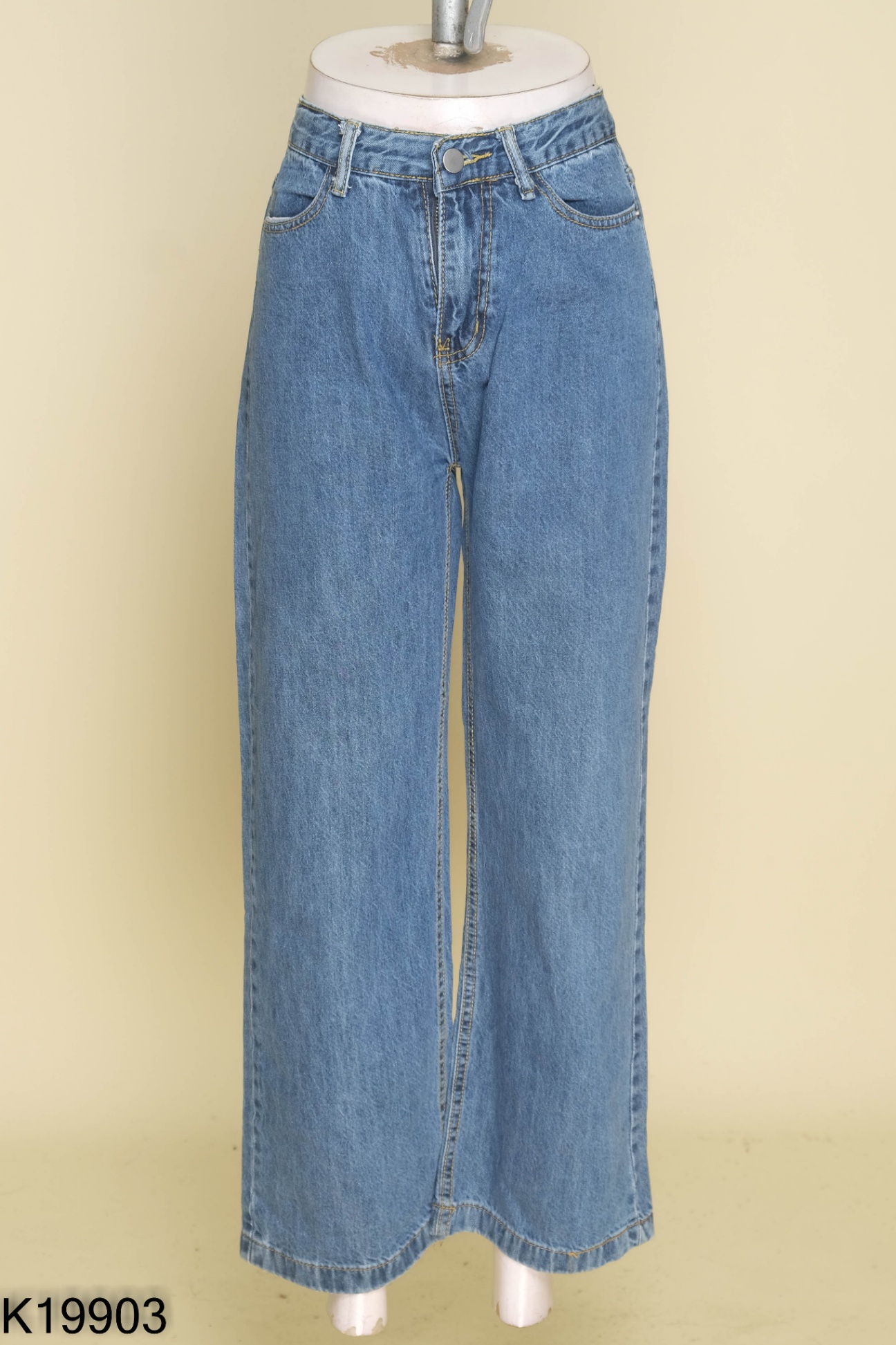 Quần jeans xanh suông