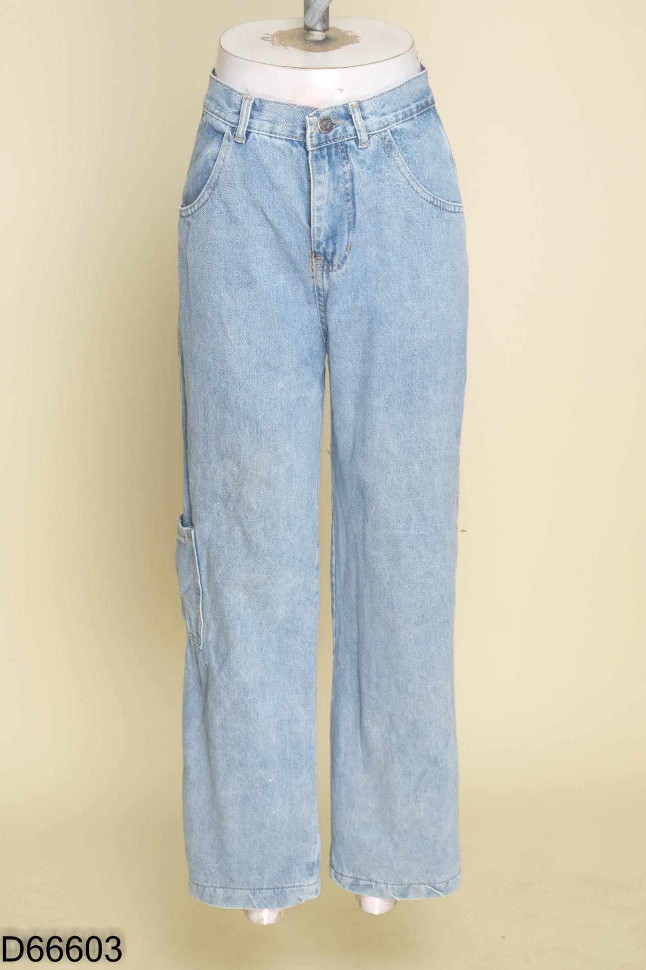 Quần jeans xanh túi sườn