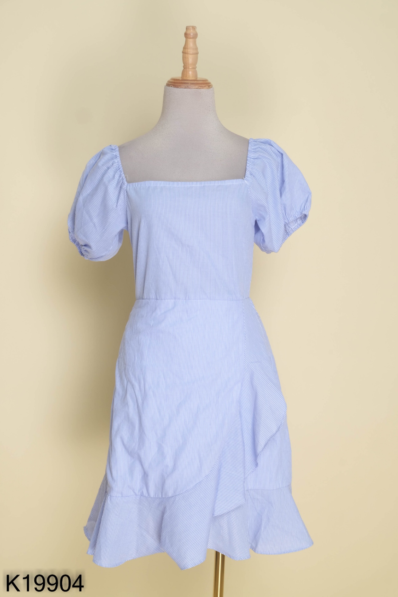 Váy nhỡ kẻ xanh