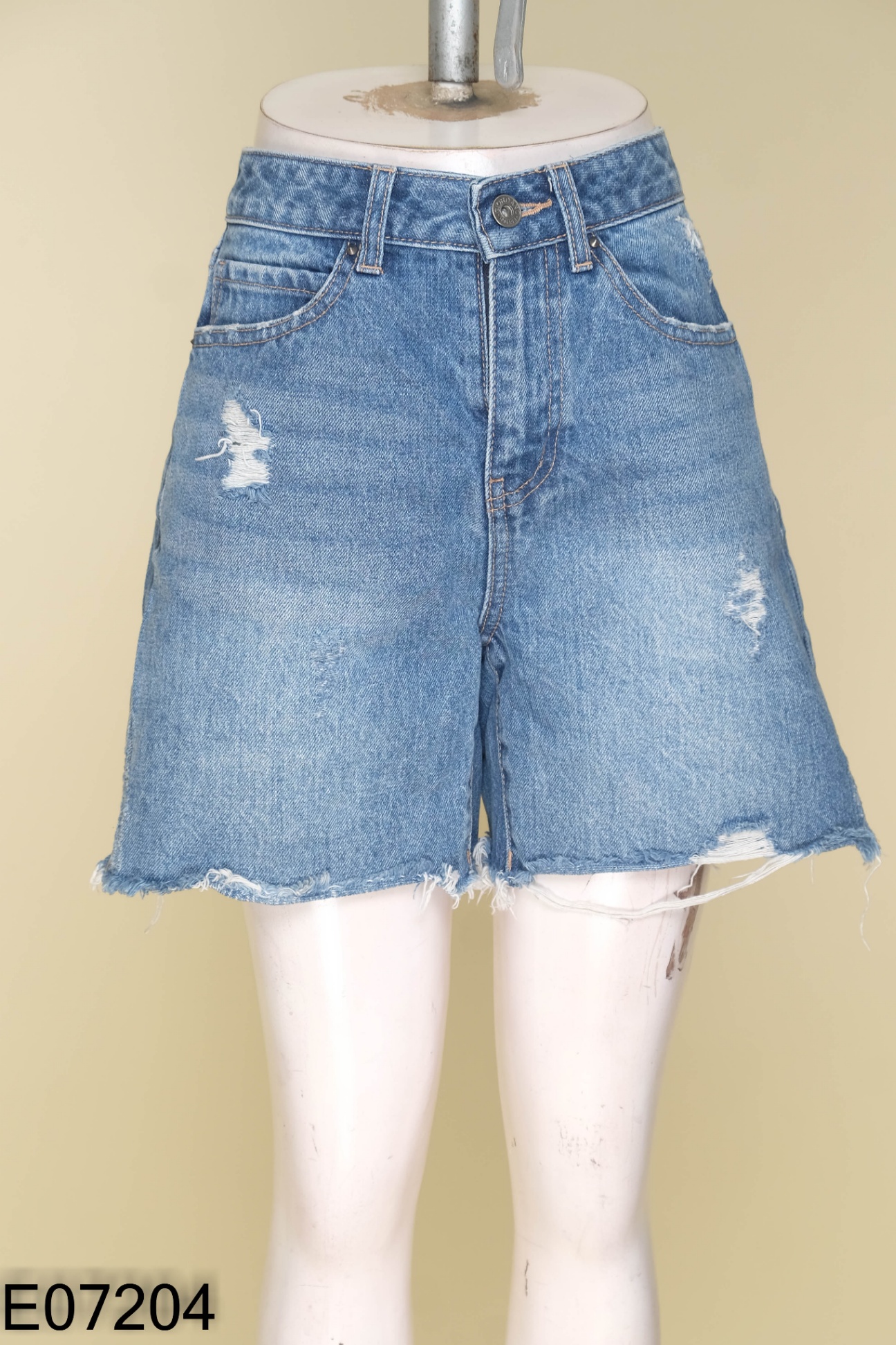 Quần shorts jeans GIODANO xanh rách